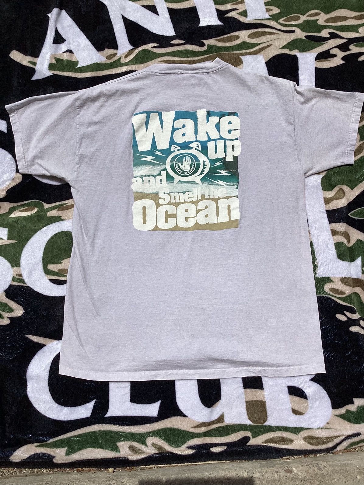 Body Glove × Vintage Vintage 90s body glove brand wake up and smell the ocean tee Size US L / EU 52-54 / 3 - 1 Thumbnail