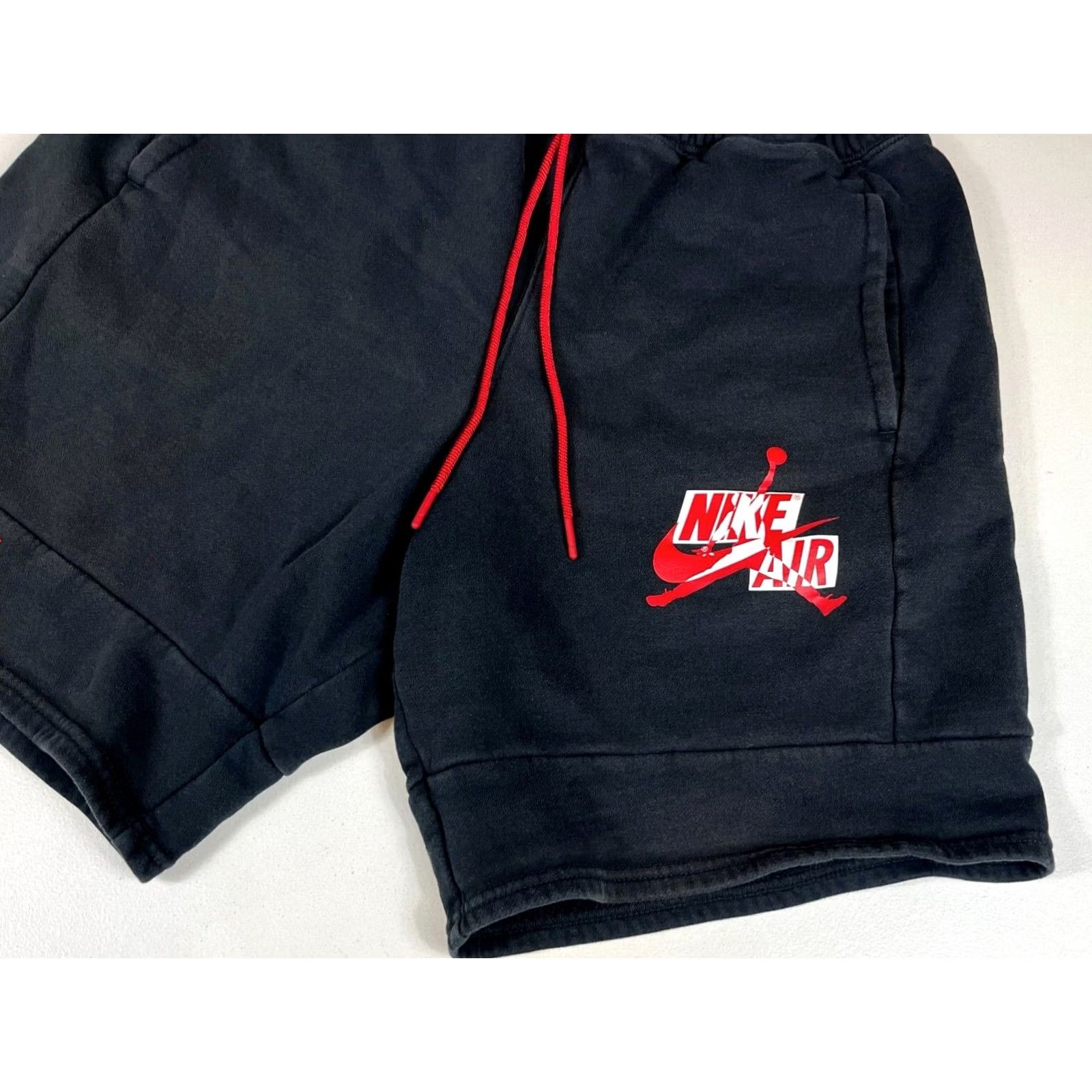 Jordan Brand Nike Jordan Men’s Athletic Sweat Shorts Sz M Black Sweat Shorts Athletic Pockets 8in Inseam Size US 31 - 4 Thumbnail