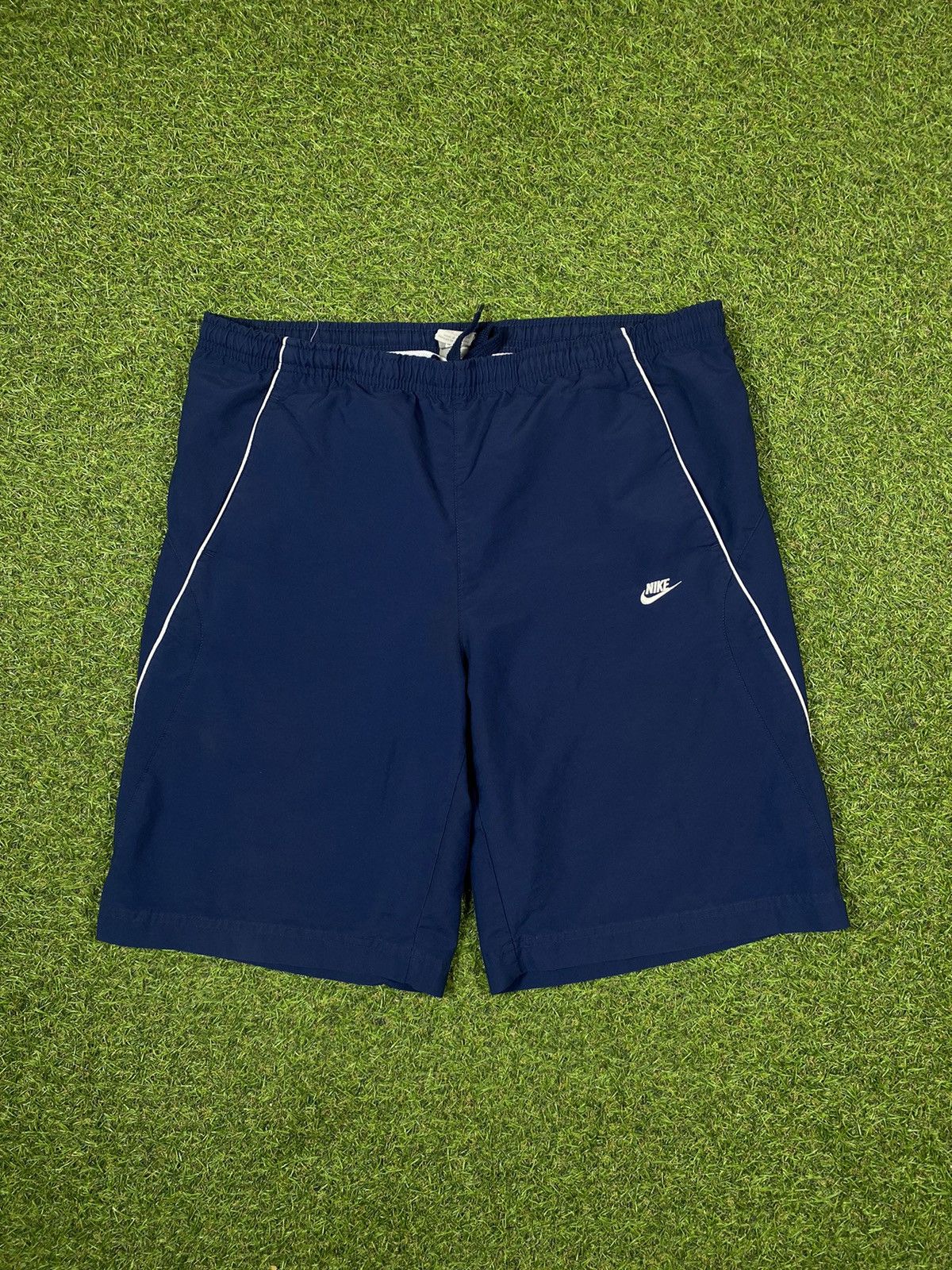Nike Vintage Nike shorts streetwear swoosh casual y2k size M Size US 32 / EU 48 - 1 Thumbnail