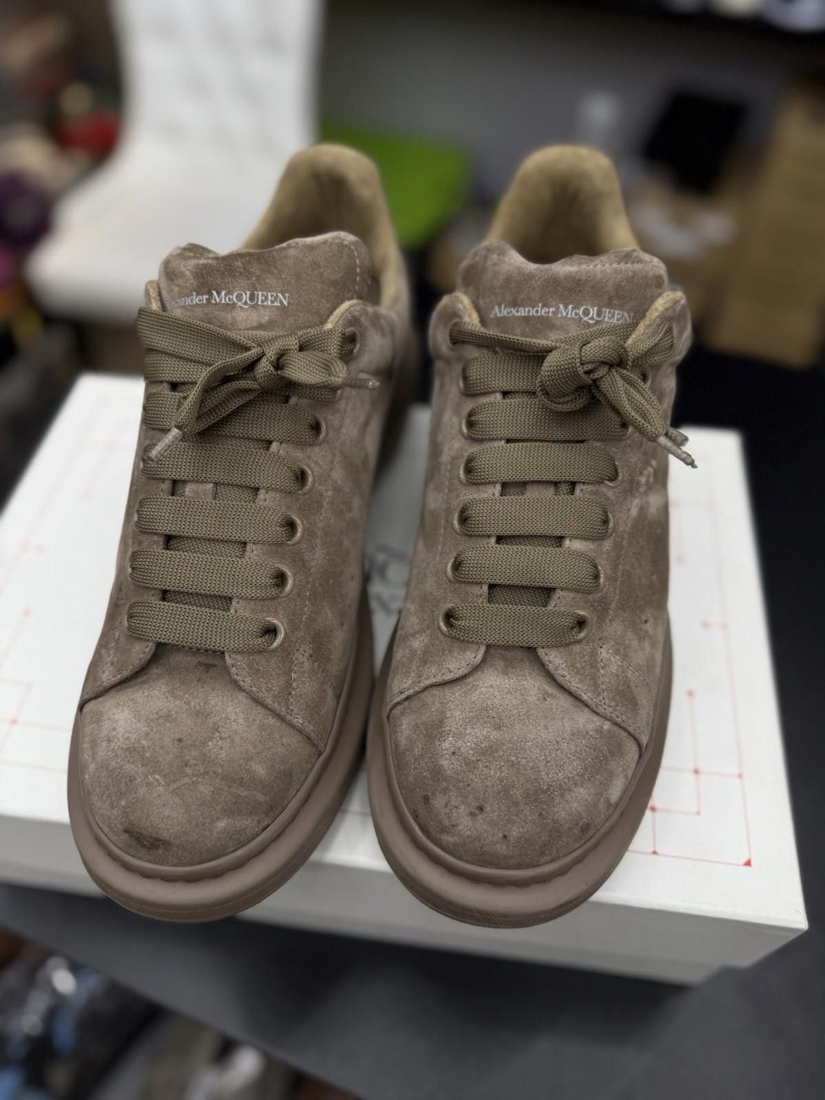 Alexander McQueen Alexander McQueen Sneaker Suede Brown Size 12US/45EU Size US 12 / EU 45 - 6 Thumbnail