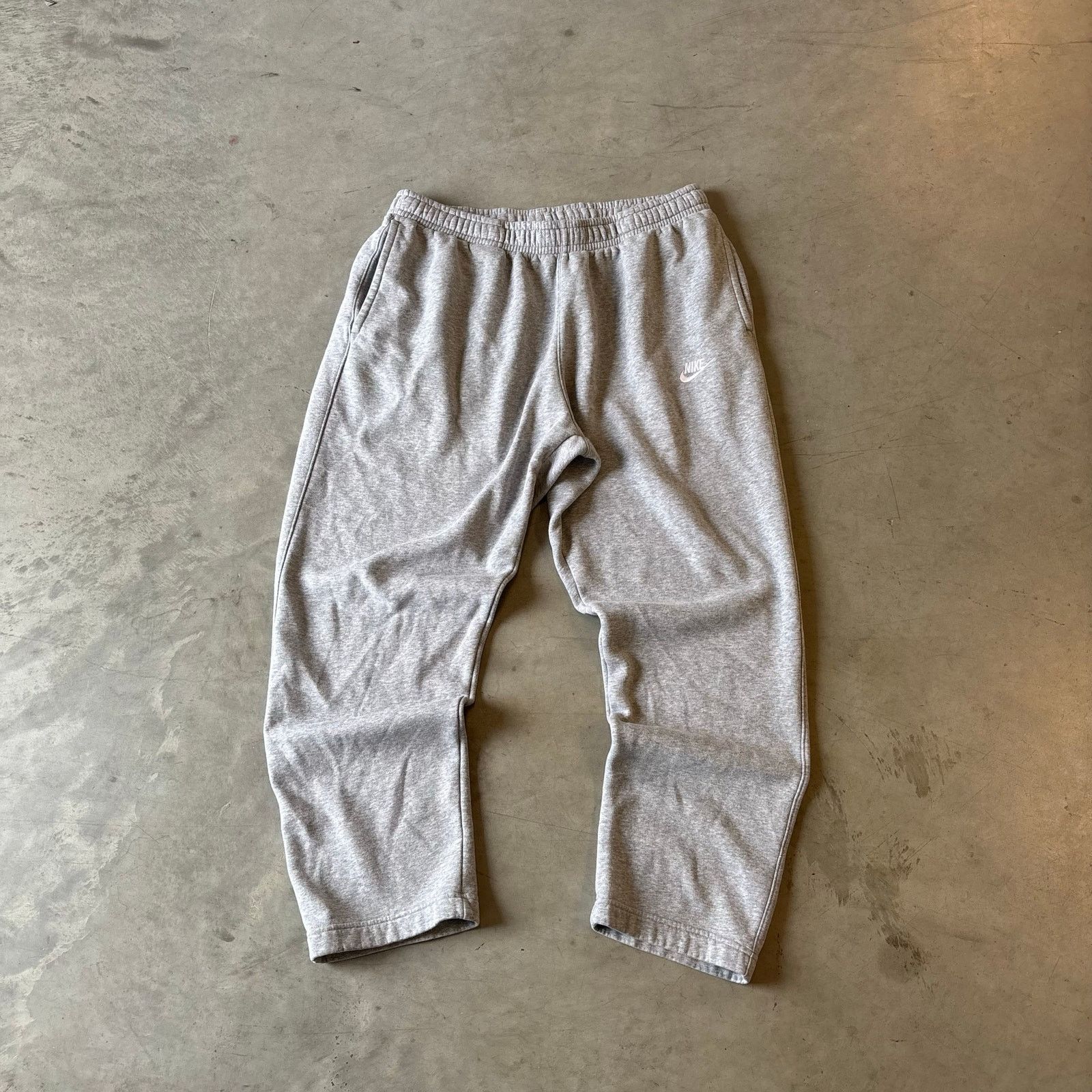 Nike vintage grey nike sweatpants Size US 36 / EU 52 - 1 Thumbnail