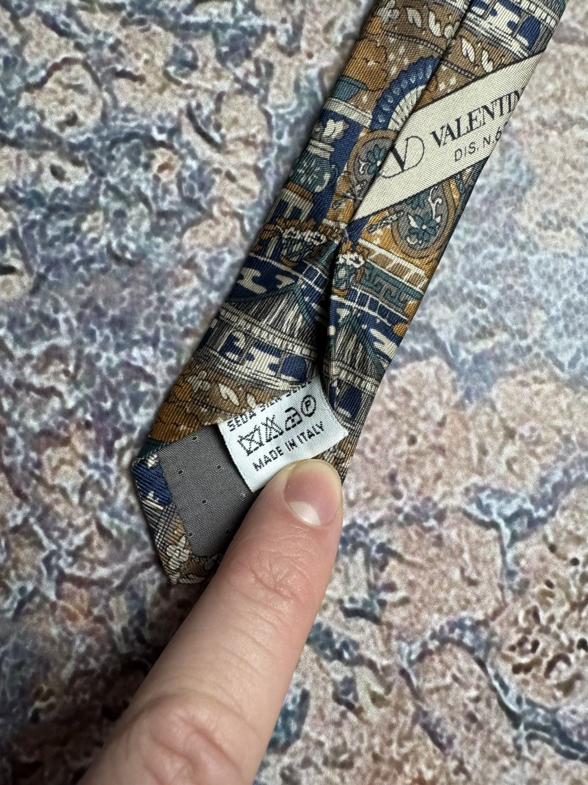 Valentino × Vintage Vintage VALENTINO tie made in Italy🇮🇹 Size ONE SIZE - 6 Thumbnail