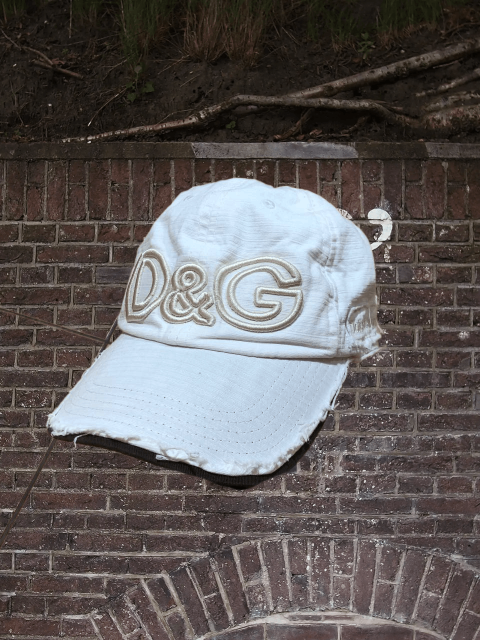 Dolce & Gabbana Dolce&Gabbana Cap Hat white avant garde distressed Size ONE SIZE - 1 Thumbnail