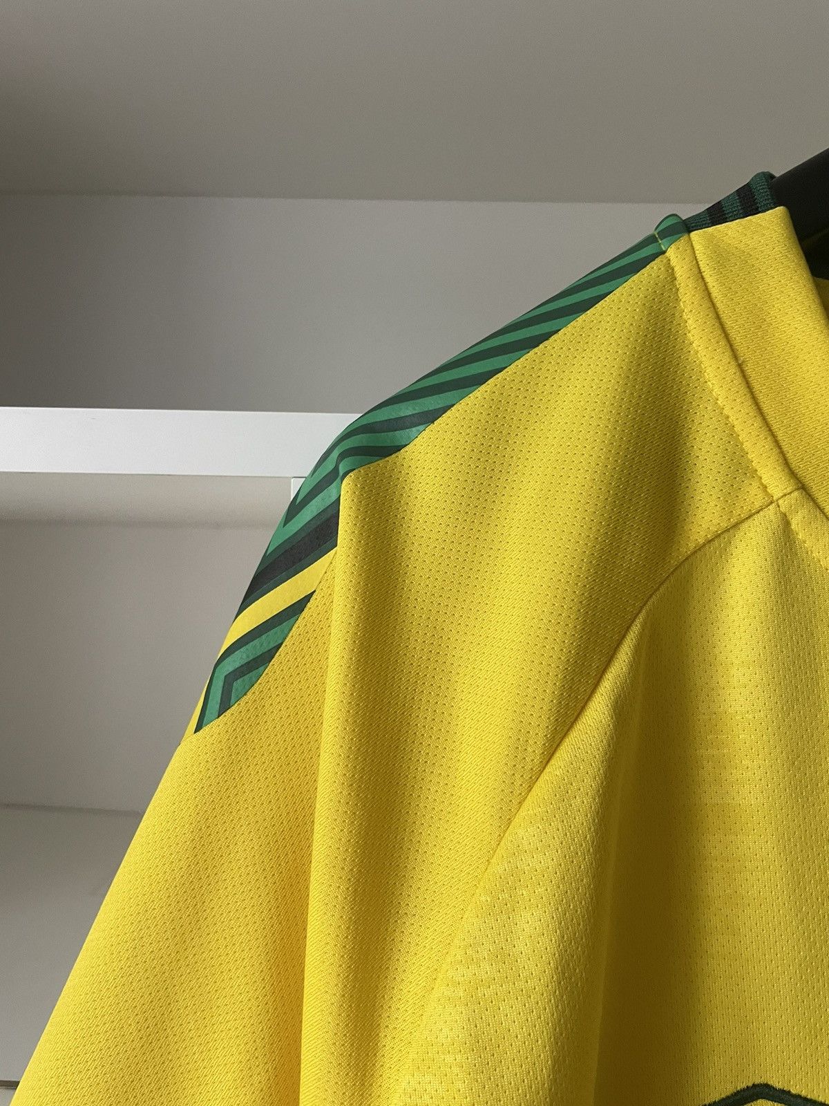 Umbro Umbro Jamaica 2021/2022 Reggae Boyz Soccer Jersey Bob Marley Size US XXL / EU 58 / 5 - 11 Thumbnail