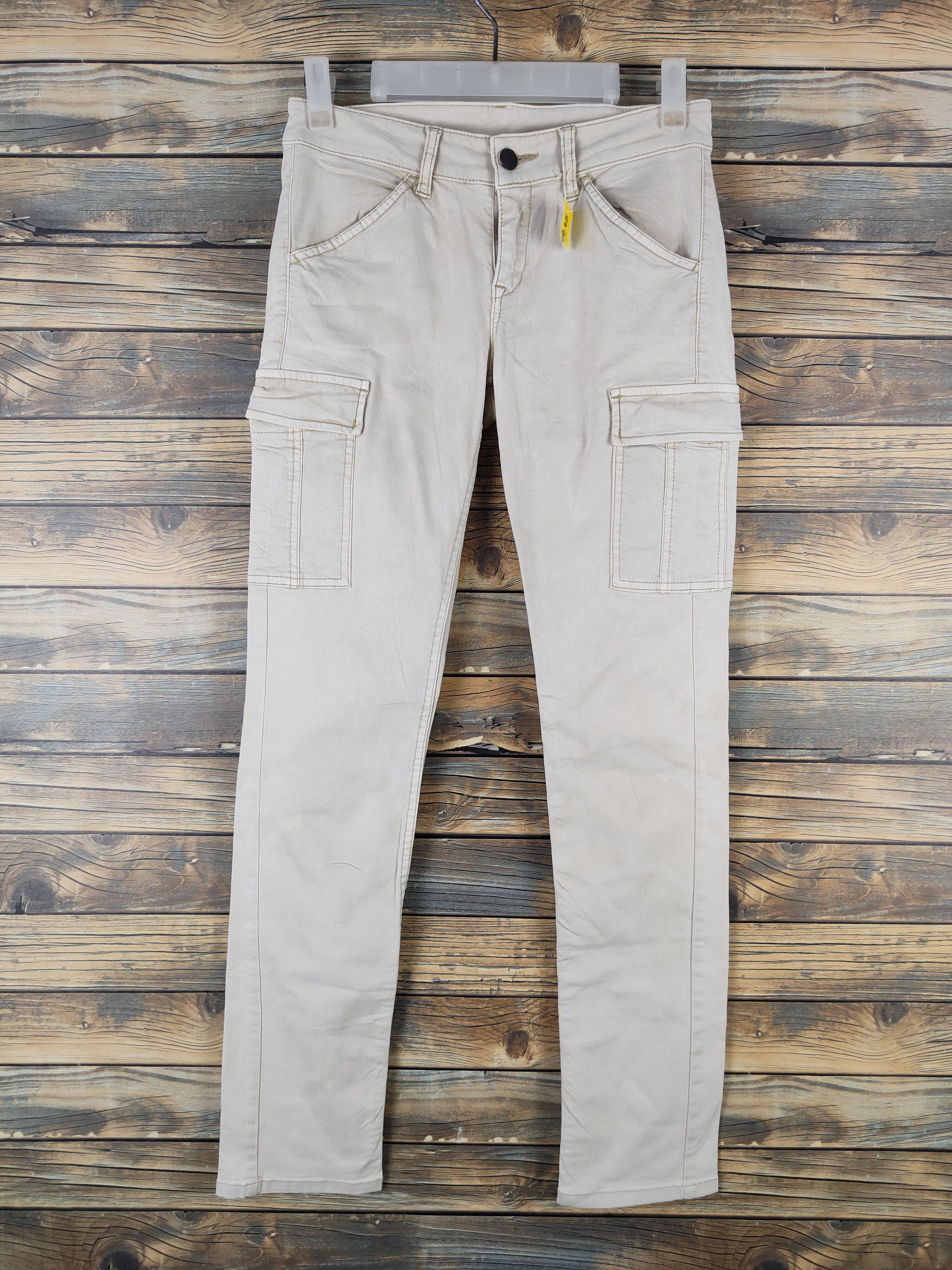 Japanese Brand DL Uniqlo Ivory Multipocket Cargo Pants #2340 Size 25" / US 0 / IT 36 - 1 Thumbnail