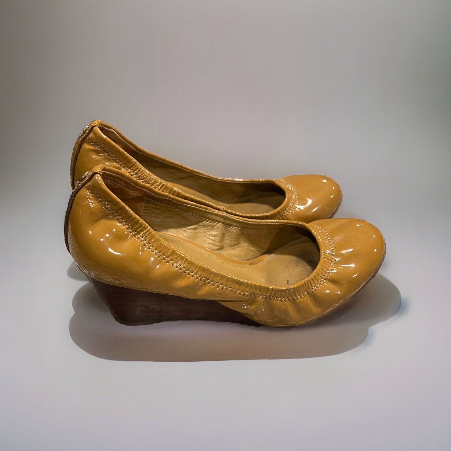 Tory Burch VINTAGE Tory Burch Eddie Ballet Wedges Leather Brown Sz 6M Womens Shoes 90s Style Gold Medallion Size US 6 / IT 36 - 3 Thumbnail