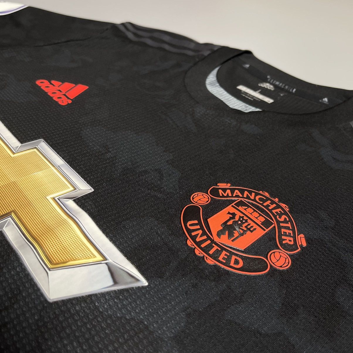 Adidas × Vintage MAN UNITED ADIDAS 2019/2020 FOOTBALL JERSEY #18 FERNANDES Size US L / EU 52-54 / 3 - 8 Thumbnail