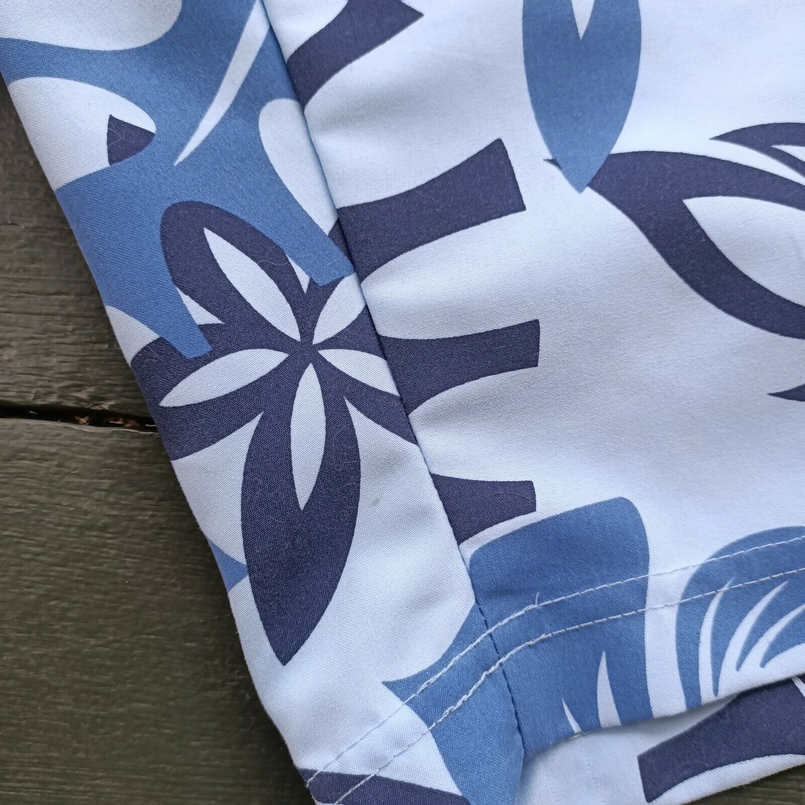Vintage Vintage Y2K 2000s Board Shorts Mens Blue Floral Size 36 Size US 36 / EU 52 - 12 Thumbnail