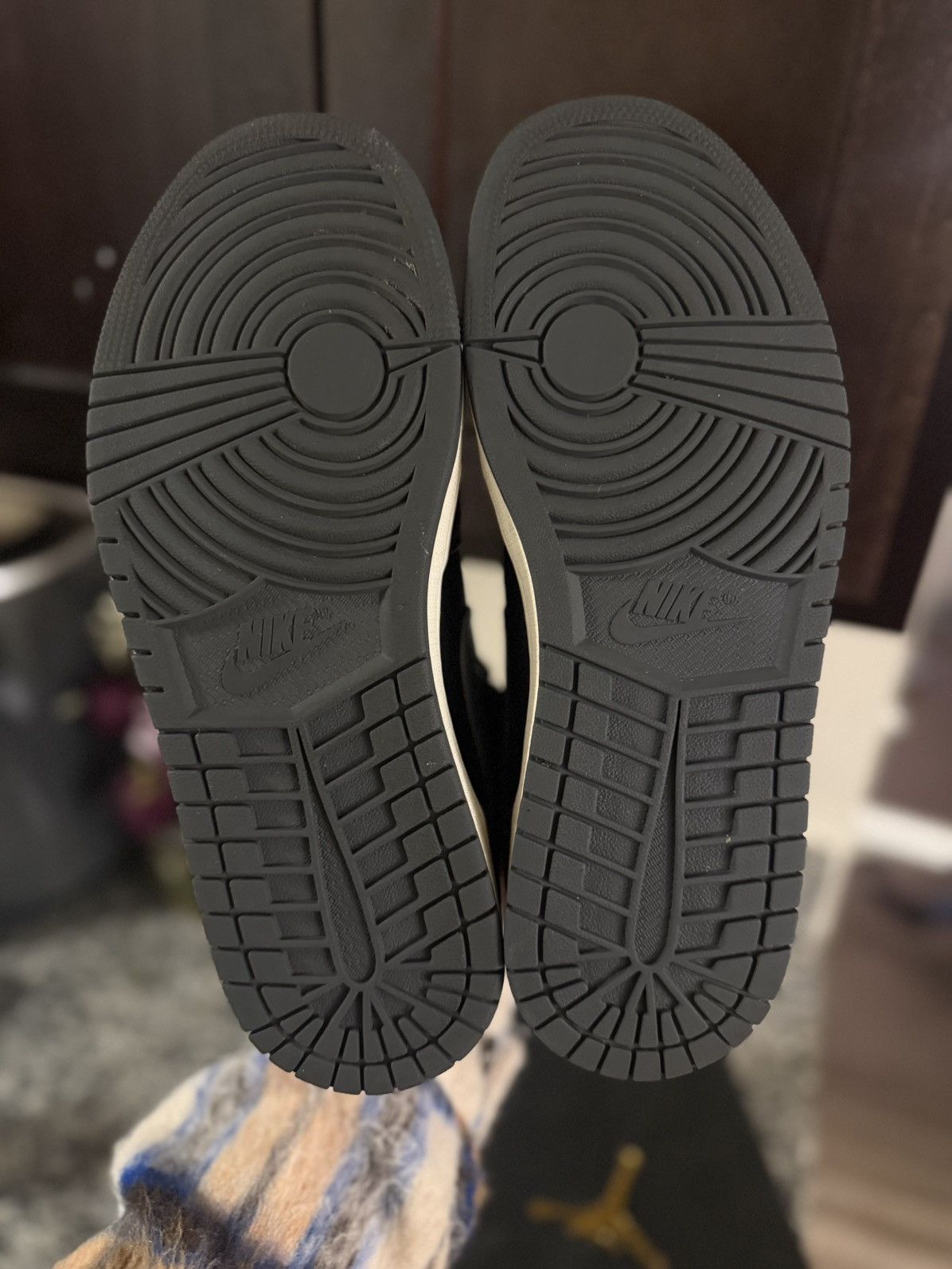 Jordan Brand × Nike Jordan 1 Mid Dark Grey 2018 554724-041 Size 10.5 OG RARE Size US 10.5 / EU 43-44 - 13 Thumbnail