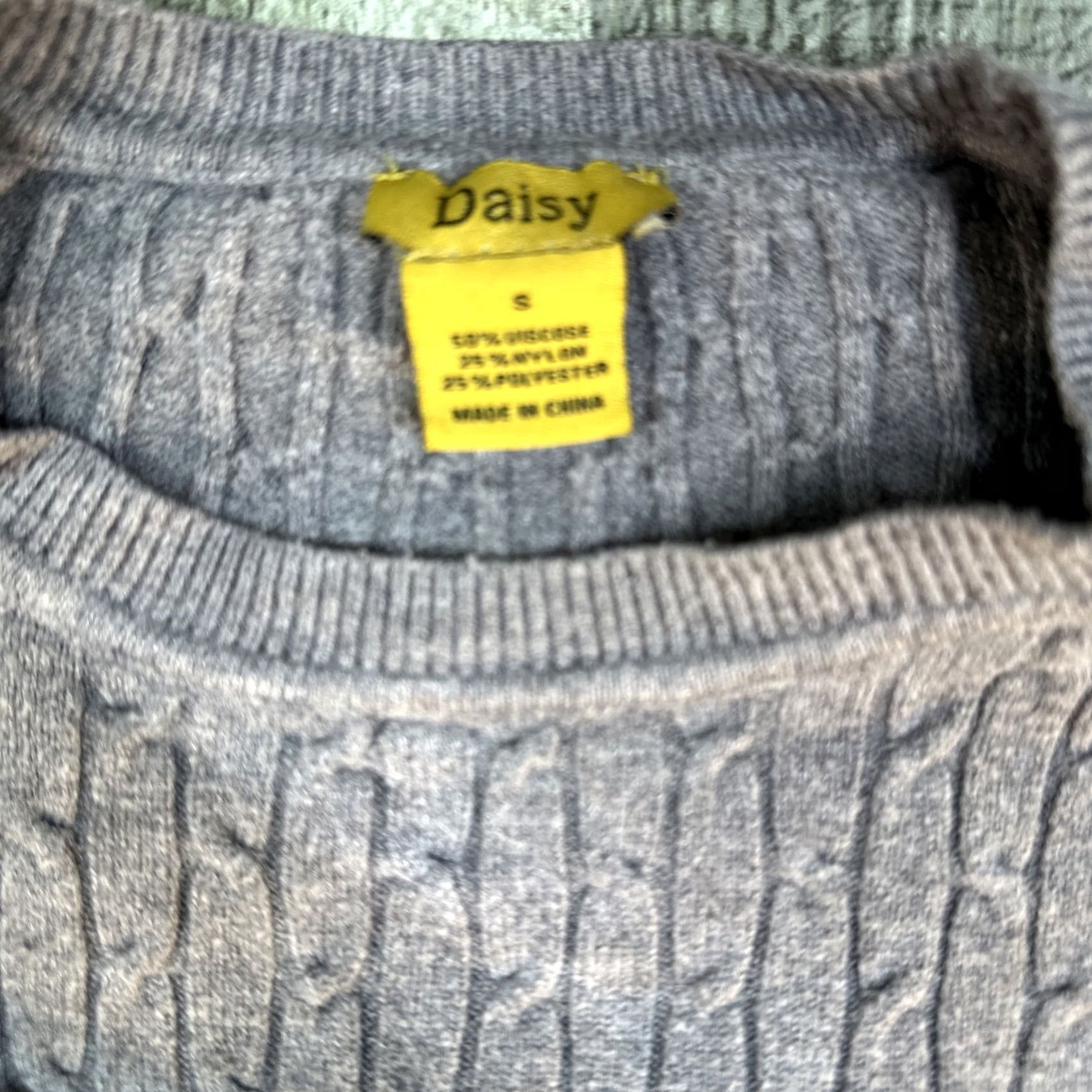Vintage VINTAGE Daisy Crew Neck Pullover Sweater Gray Women’s Small Knit Cable-Sweater Daisy Ribbed Cuff & Waist Modern Vintage Women’s Small Size S / US 4 / IT 40 - 4 Thumbnail