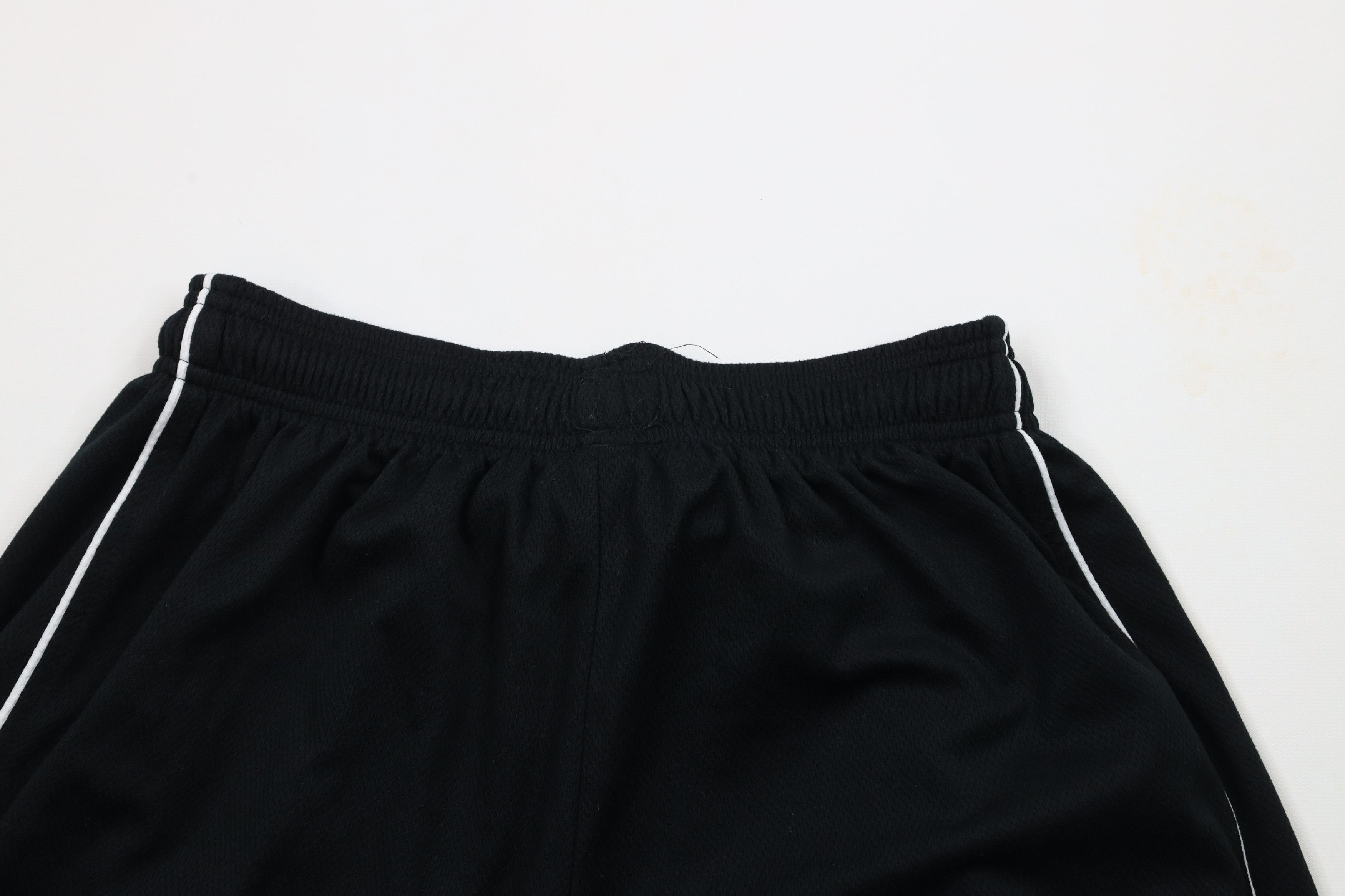 Reebok × Vintage Vintage 90s Reebok Logo Above Knee Heavyweight Shorts Black Size US 32 / EU 48 - 9 Thumbnail
