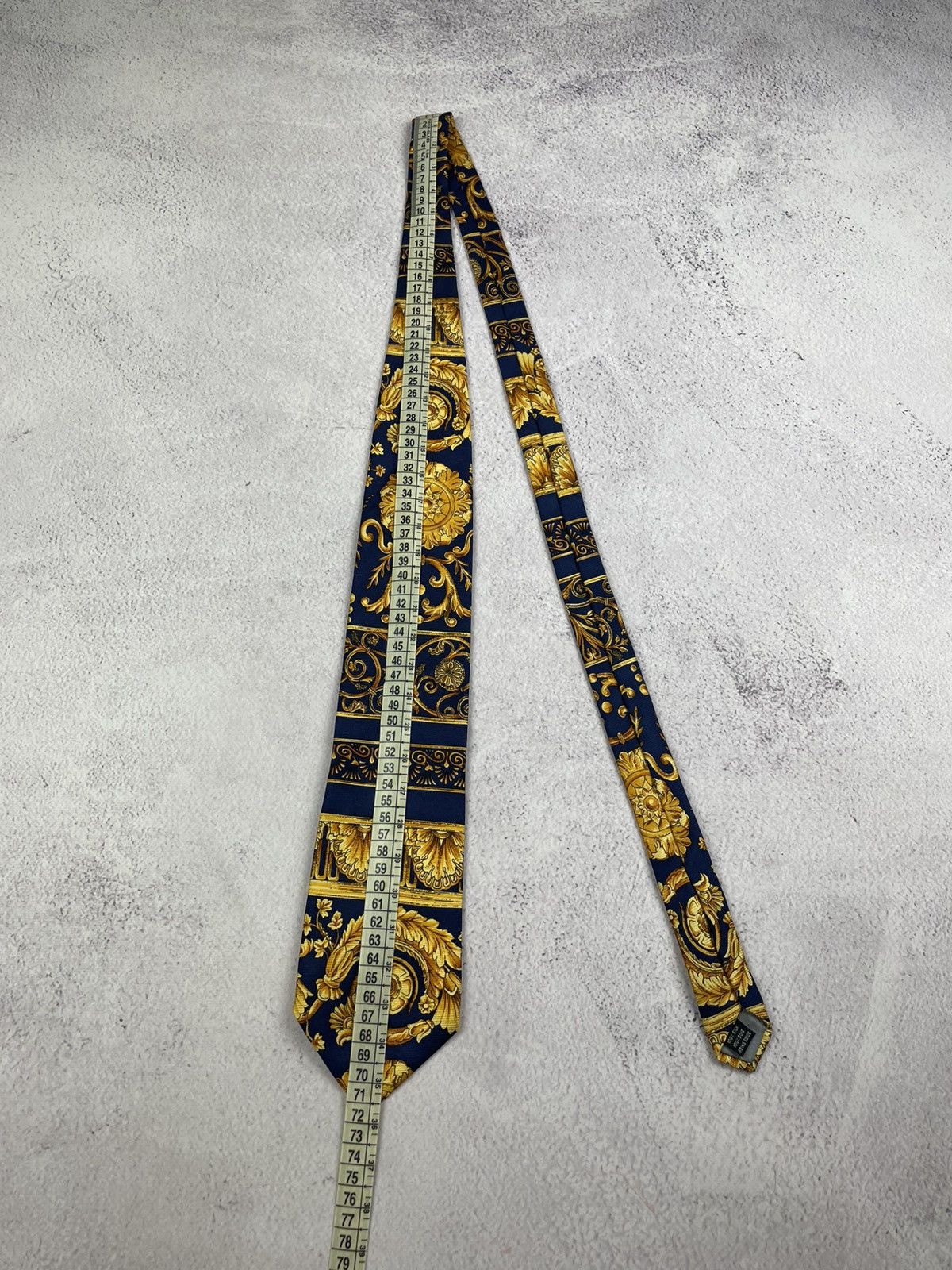 Versace Gianni Versace Vintage Silk Tie Baroque Pattern Navy Gold Size ONE SIZE - 17 Thumbnail