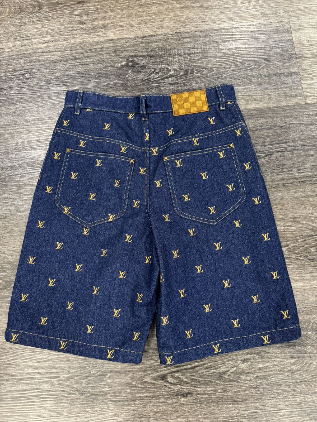 Louis Vuitton Louis Vuitton Embroided Denim Shorts Size US 30 / EU 46 - 2 Thumbnail