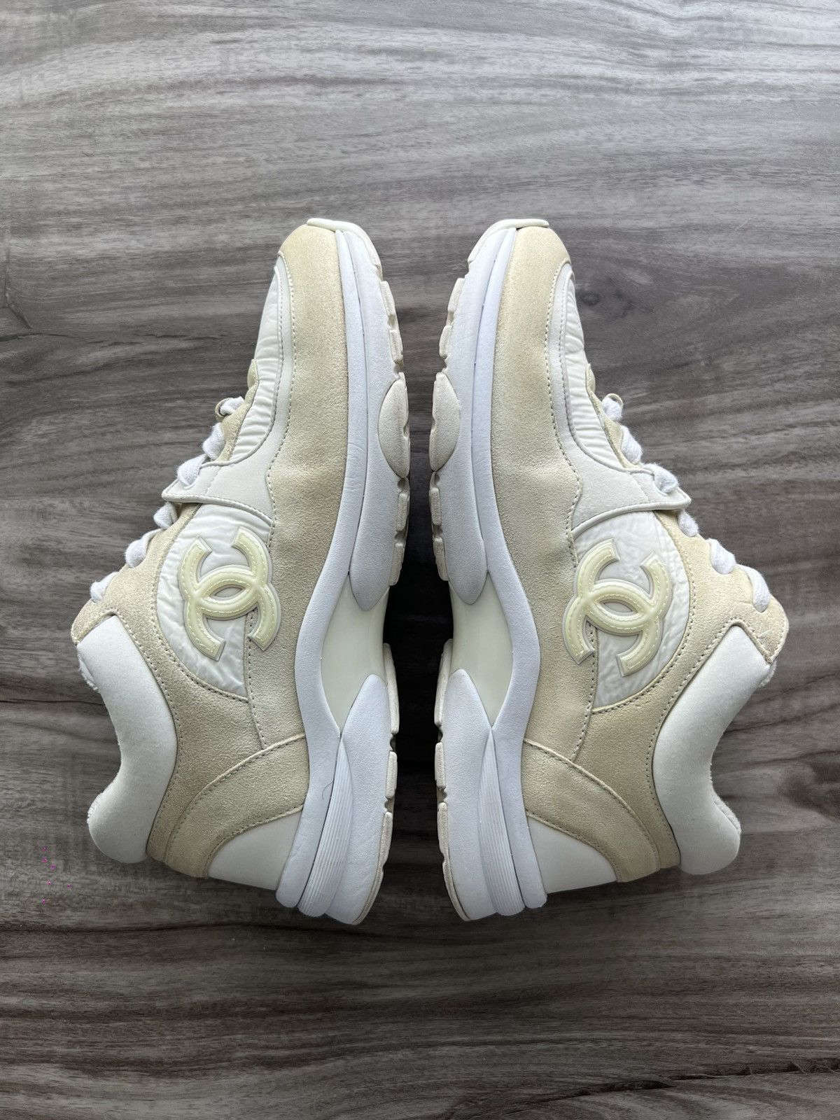 Chanel $1,350 Chanel CC Logo Sneaker Suede Size 7 Women’s (EU 37) Size US 7 / IT 37 - 2 Thumbnail