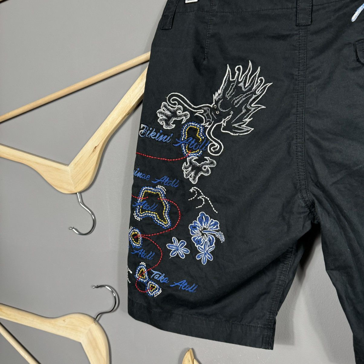 Maharishi Maharishi “Island Tour” Embroidered Cargo Shorts Size 30" / US 8 / IT 44 - 2 Thumbnail