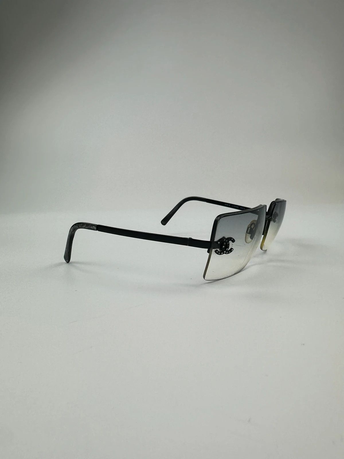Chanel Chanel Black & White Square Frame Sunglasses Rimless Strass Size ONE SIZE - 2 Thumbnail