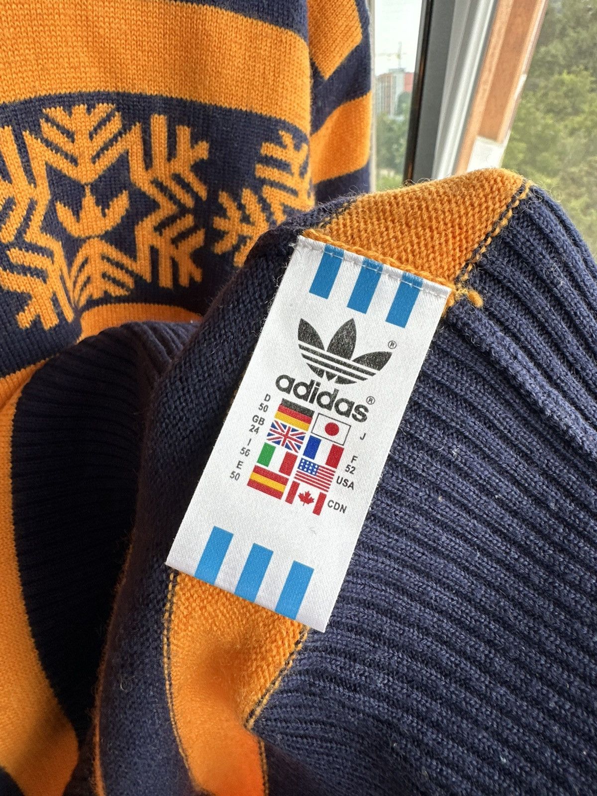 Adidas Adidas Vintage Sweater with Trefoil Snowflake Pattern Size US M / EU 48-50 / 2 - 6 Thumbnail