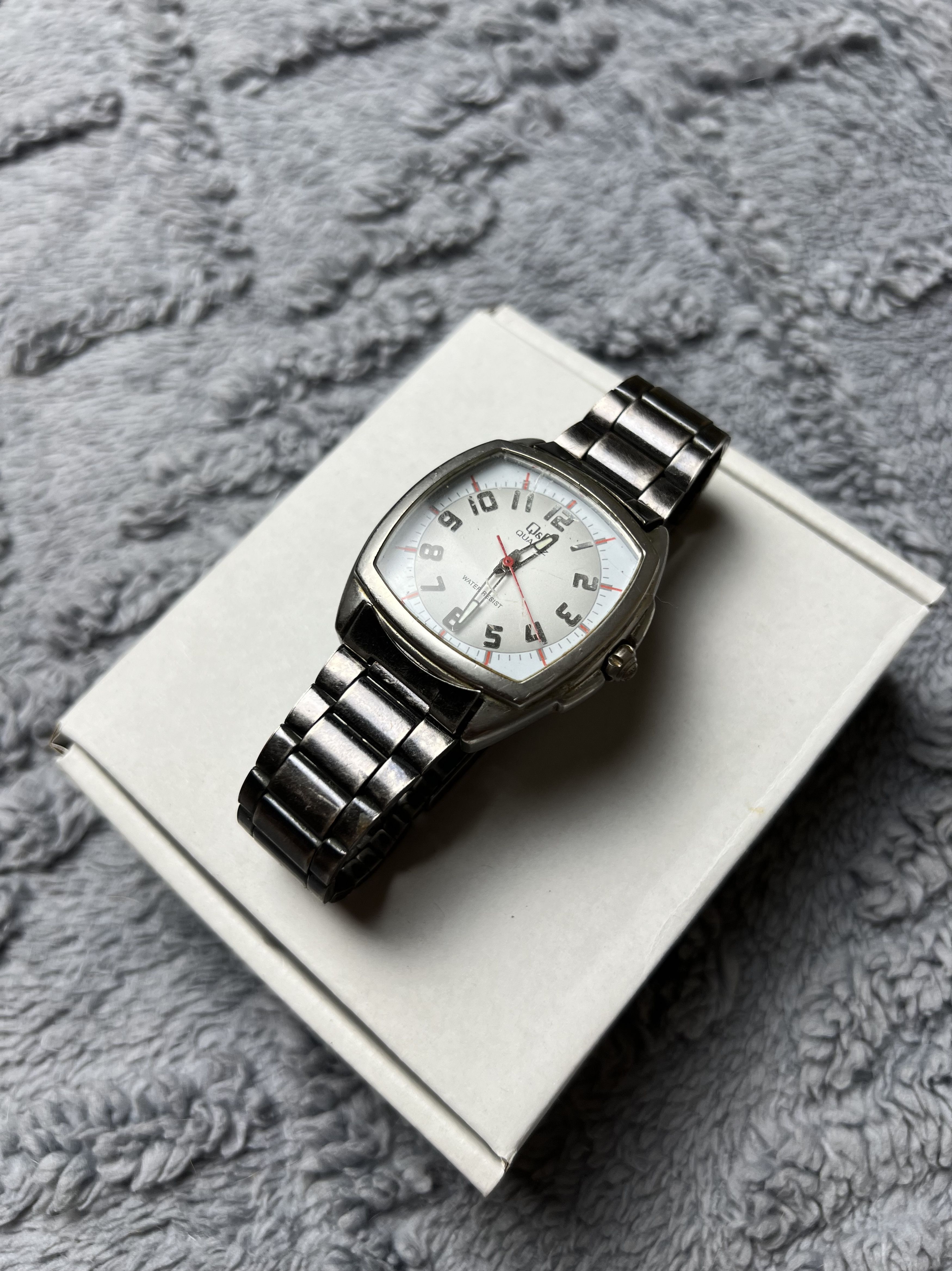 Vintage Futuristic Minimalistic Q&Q Japanese Style Bracelet Watch Size ONE SIZE - 3 Thumbnail