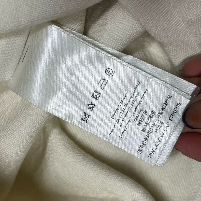 Louis Vuitton Louis Vuitton size m 24 Latest Ivory Logo Embossed Drawstri Size US 28 / EU 44 - 3 Thumbnail