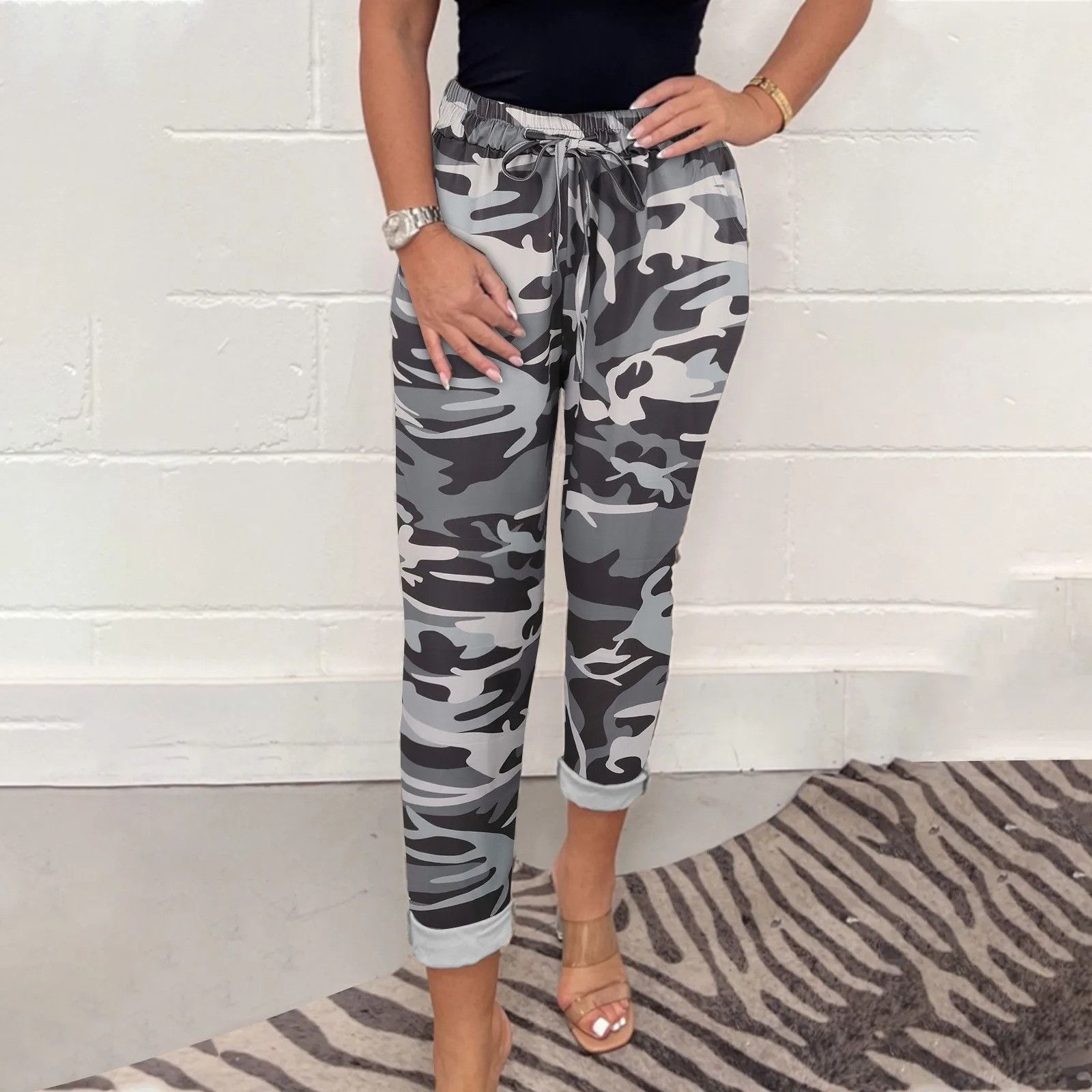 The Unbranded Brand Women's Camo Army Green & Black Jogger Pants Size 26" / US 2 / IT 38 - 2 Thumbnail