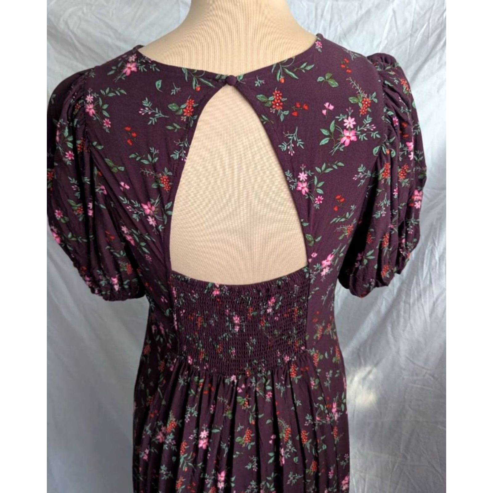 Old Navy Old Navy Womens MP Plum Floral Puff Sleeve Cutout Back Midi Dress Cottagecore Size M / US 6-8 / IT 42-44 - 4 Thumbnail