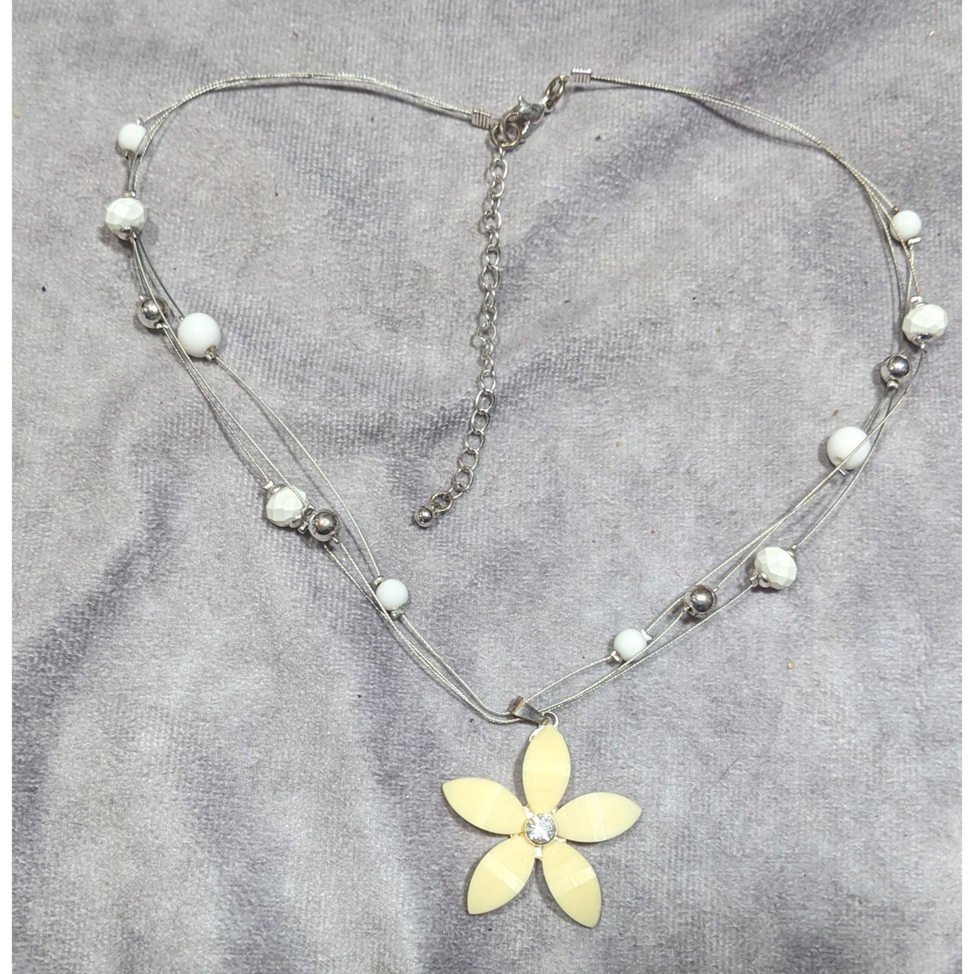 Other Fairycore Spring Themed Floral Floating Necklace Size ONE SIZE - 6 Thumbnail