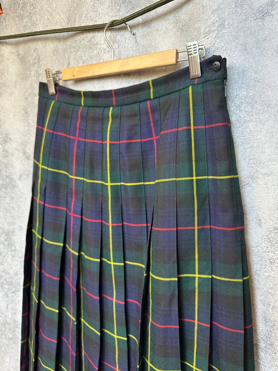 Pringle Of Scotland Pringle of Scotland Tartan Pleated Wool Skirt UK Vintage Size 30" / US 8 / IT 44 - 6 Thumbnail