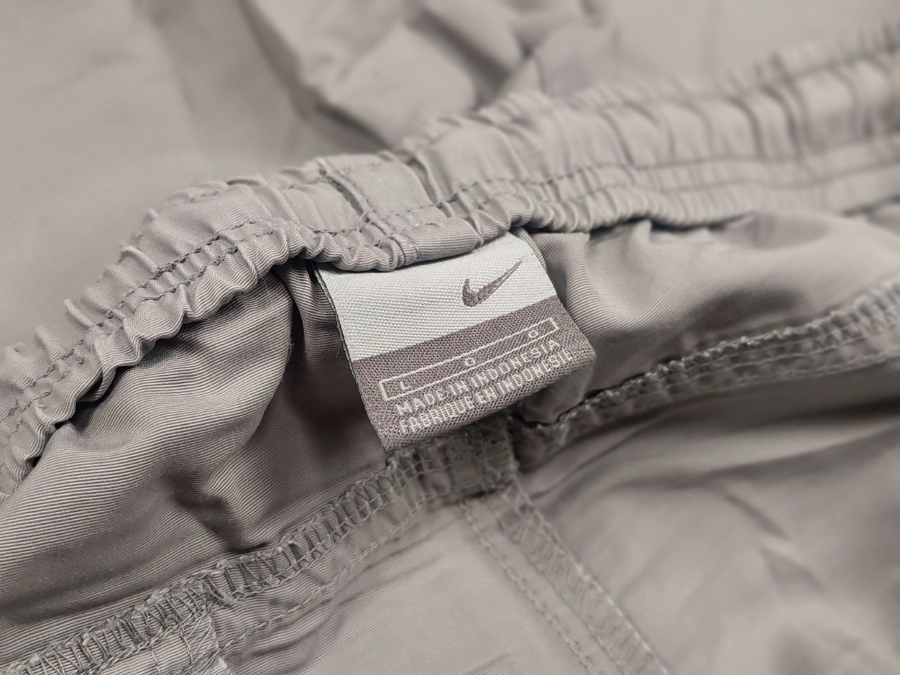 Nike Vintage Nike Swoosh Gray Light Pocket shorts Y2K Style Size US 34 / EU 50 - 10 Thumbnail