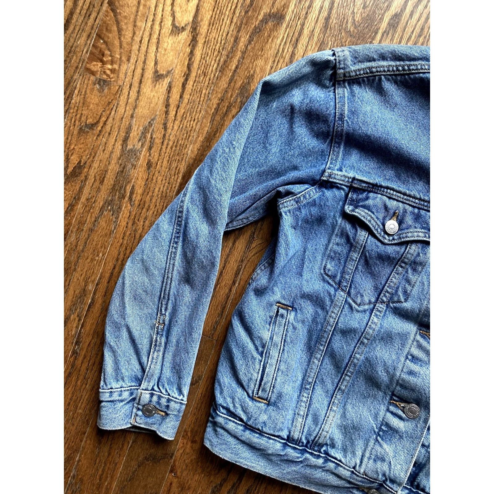 Levi's VINTAGE Levis Denim Trucker Jacket Womens Size Small Blue Medium Wash Size S / US 4 / IT 40 - 2 Thumbnail