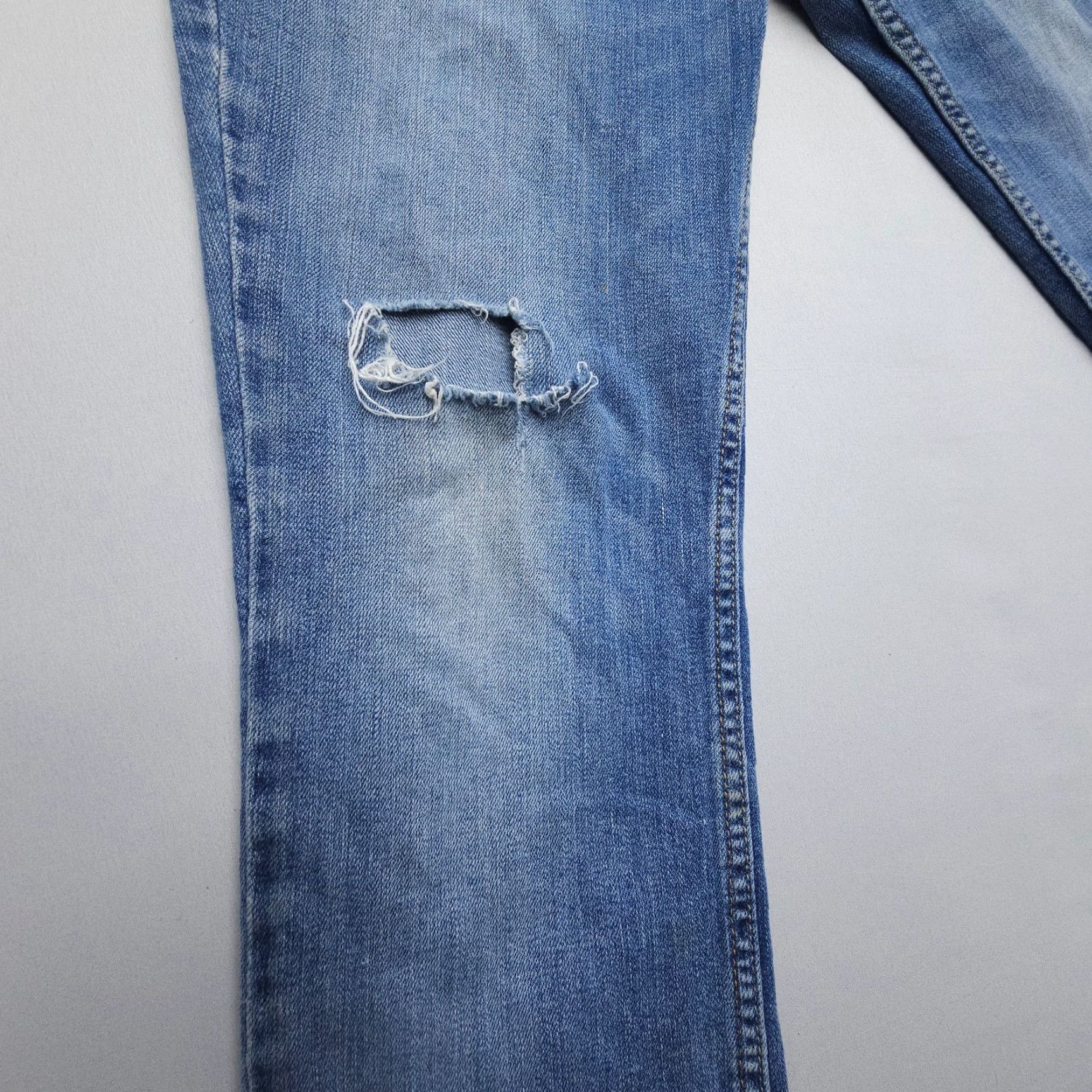 Levi's VINTAGE Levi’s 524 Too Superlow Bootcut Jeans Size 31 x 30 Measured Low Rise Y2K 2000s Levi's 500 Series Bootscut? Size 24" / US 00 / IT 34 - 3 Thumbnail