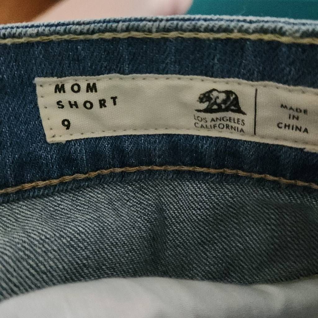 Bullhead Denim Co. Bullhead Denim Women's Size 9 Blue Cuffed Mom Shorts Size 30" / US 8 / IT 44 - 6 Thumbnail
