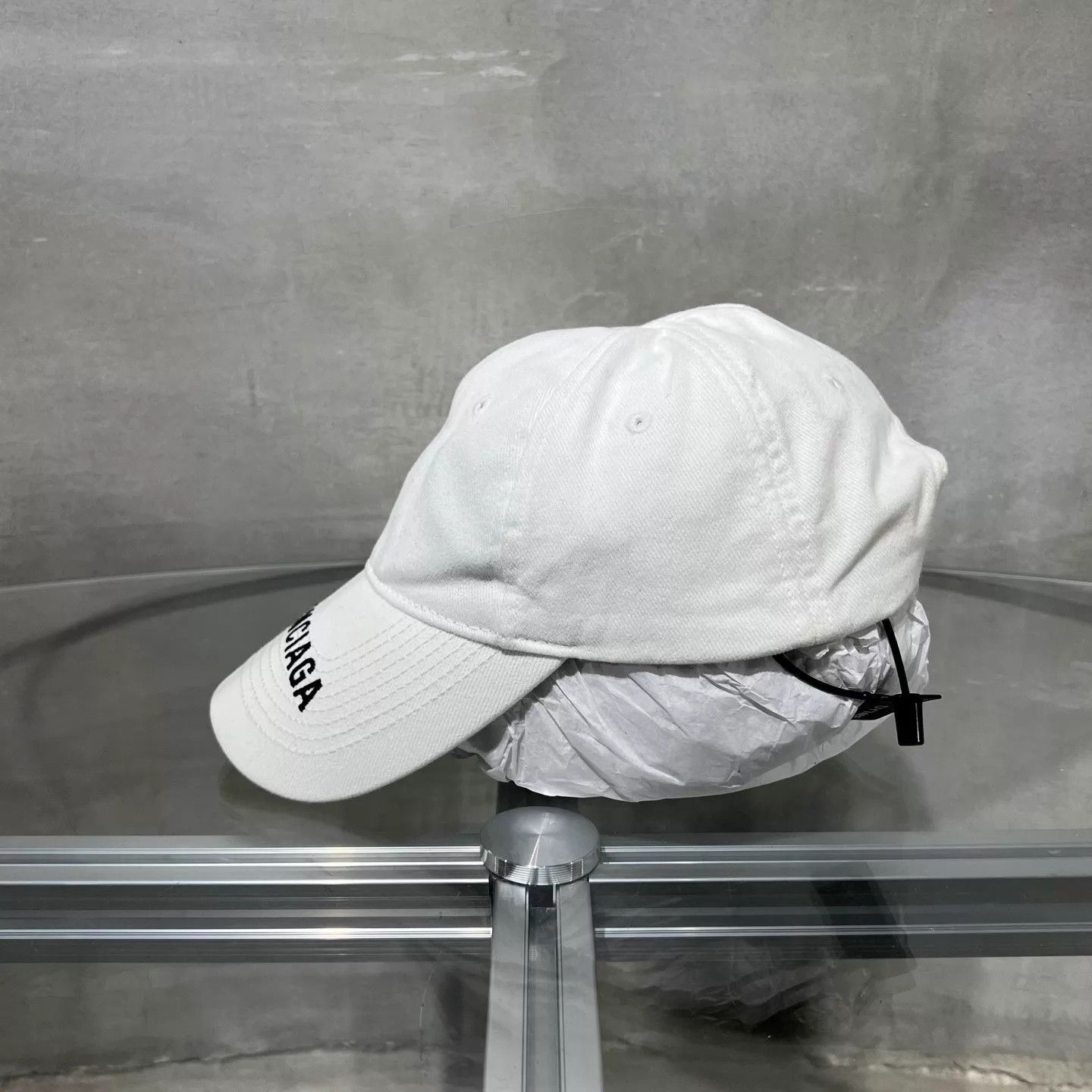 Balenciaga Balenciaga White Bucket Hat Size L Size ONE SIZE - 2 Thumbnail