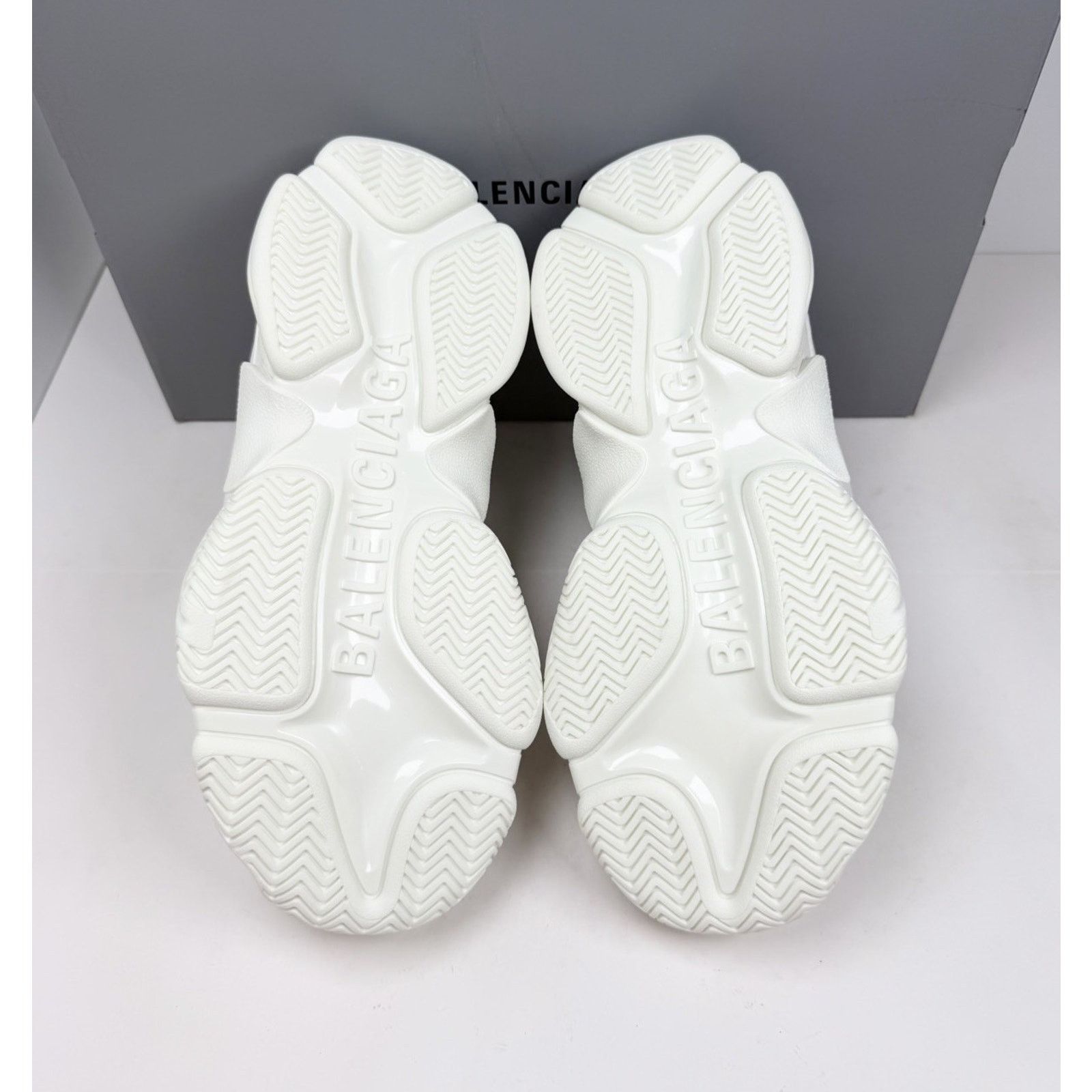 Balenciaga Size 39EU/6US - Balenciaga Triple S Allover Logo NEW Size US 6 / EU 39 - 7 Thumbnail