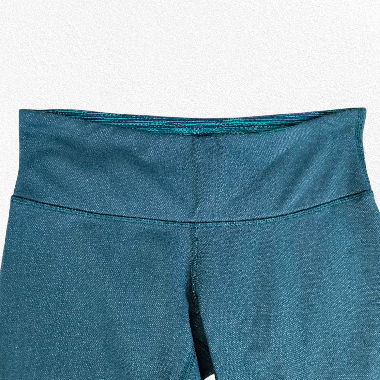 Lululemon Lululemon Blue Green Wunder Under Crop Leggings Size 6 Size 28" / US 6 / IT 42 - 3 Thumbnail