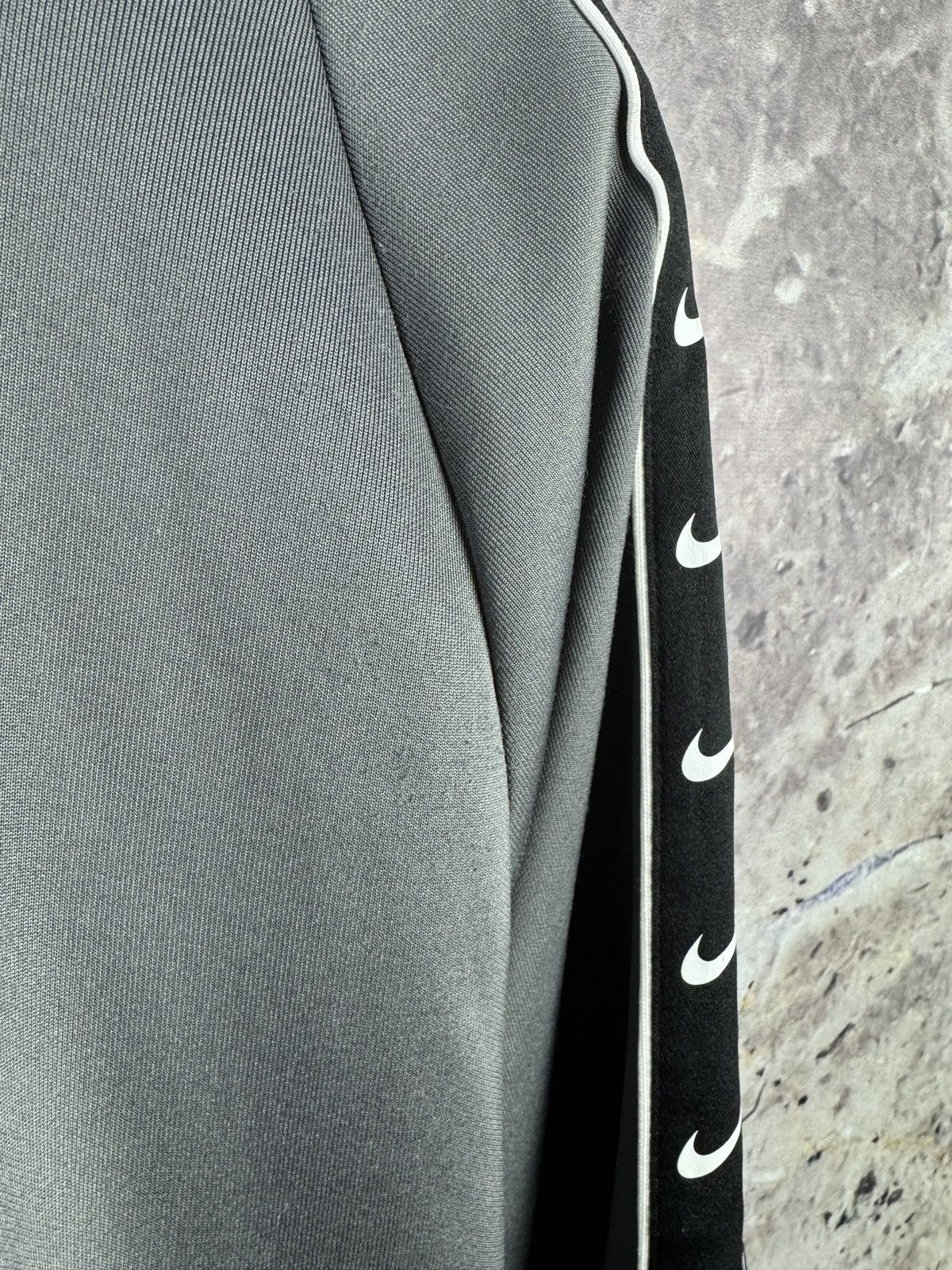 Nike Nike Repeat Swoosh Full Zip Hoodie Grey Black Track Jacket Size US M / EU 48-50 / 2 - 6 Thumbnail
