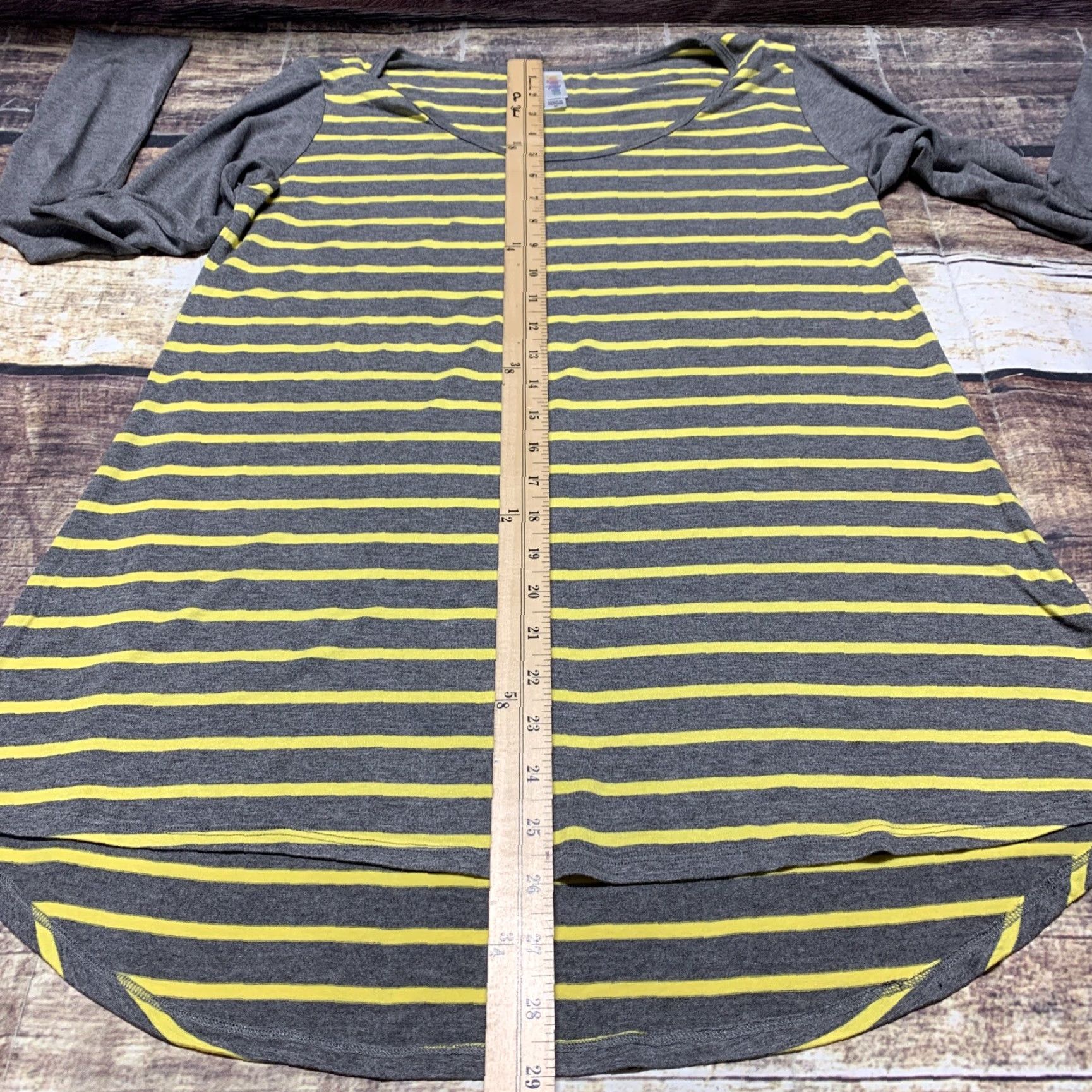 Vintage VINTAGE LuLaRoe Woman's Long Sleeve Tunic Shirt Womens Gray Yellow Stripe XS? No, size M is K? Size M / US 6-8 / IT 42-44 - 7 Thumbnail