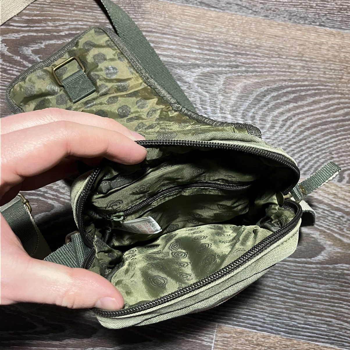 Kickers Y2K Vintage KICKERS Messenger Shoulder Bag Beige Khaki Size ONE SIZE - 15 Thumbnail