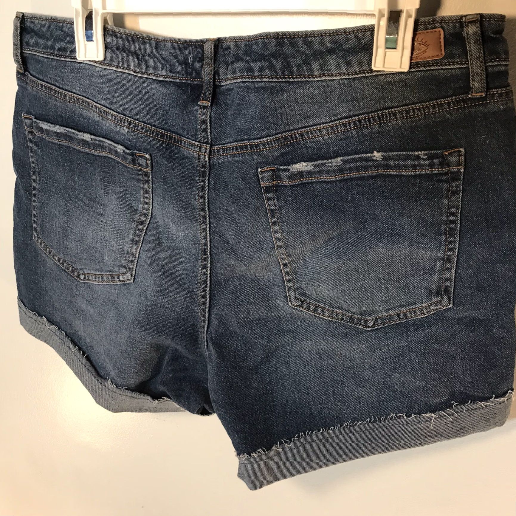 Vintage VINTAGE Sofia Vergara Women's Shorts Size 16 Mid Rise Denim Cuffed Distressed Casual Summer Size 38" / US 16 / IT 52 - 4 Thumbnail