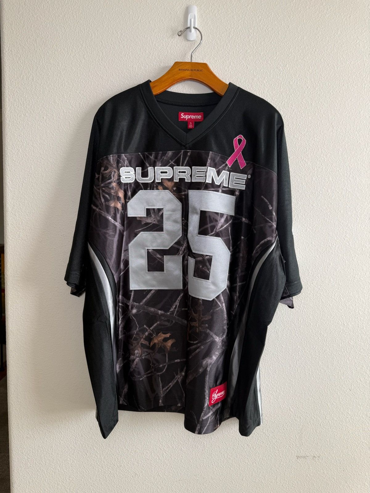 Supreme Supreme Breast Cancer Awareness Football Jersey Size US XL / EU 56 / 4 - 4 Thumbnail