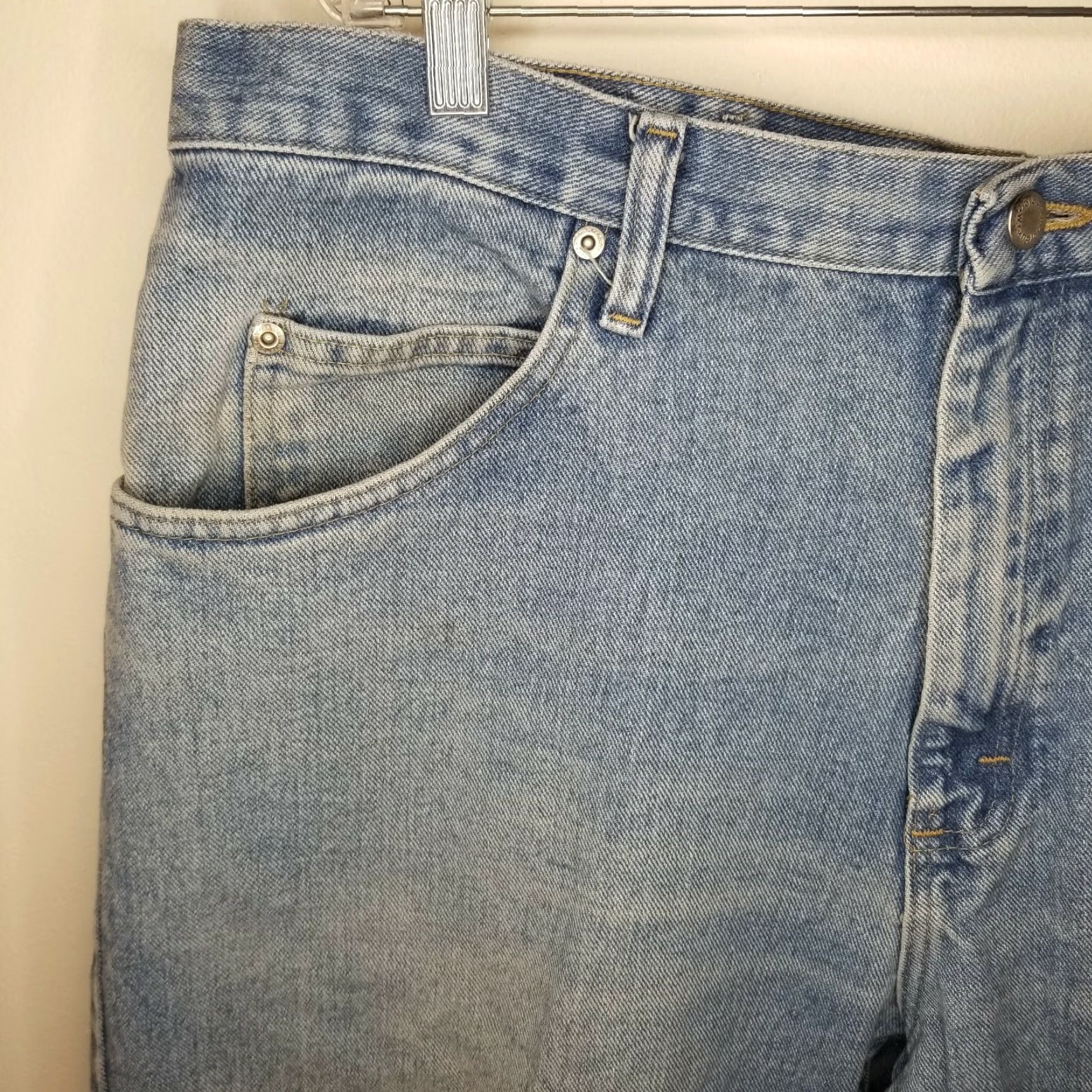 Wrangler Wrangler Jeans Men Relaxed Fit Blue 38x30 Regular Inseam 30 Straight Denim Vintage? (But can't add vintage if not in data) Size US 38 / EU 54 - 3 Thumbnail