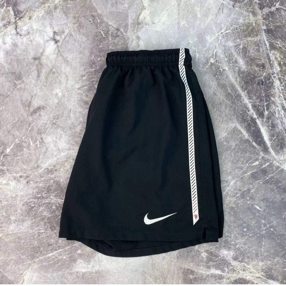 Nike NIKE MANCHESTER UNITED AWAY 2010 - 2011 FOOTBALL SHORTS Size US 30 / EU 46 - 3 Thumbnail