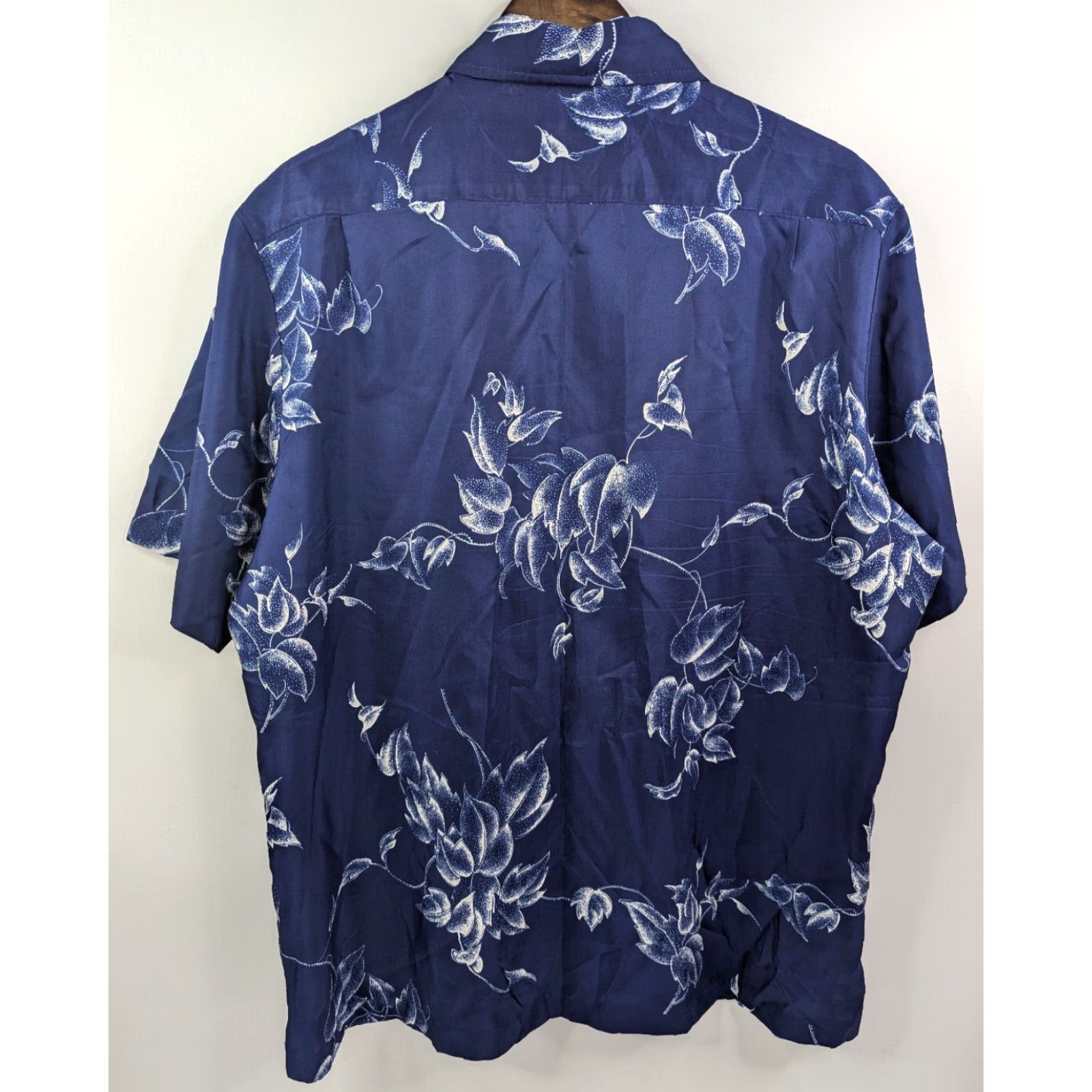 Vintage **VINTAGE TRM Hawaiian Blue XL Shirt Men’s Floral Polyester USA** User: Vintage TRM Hawaiian Blue XL Shirt Men’s Floral Polyester USA Size US XL / EU 56 / 4 - 5 Thumbnail