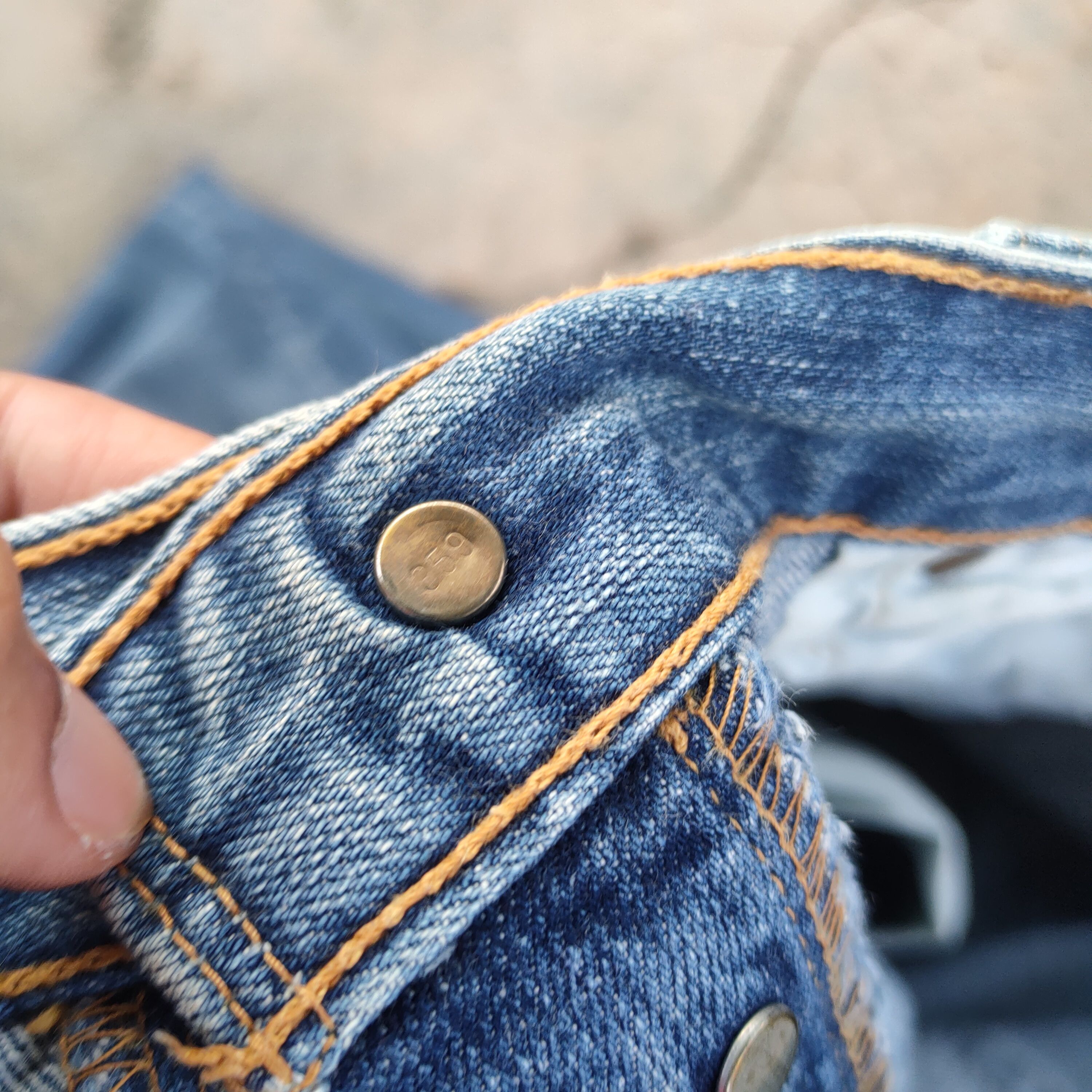 Levi's Vintage Clothing VINTAGE LEVI'S 501 FADED DISTRESSED DENIM JEAN PANTS Size US 33 - 12 Thumbnail