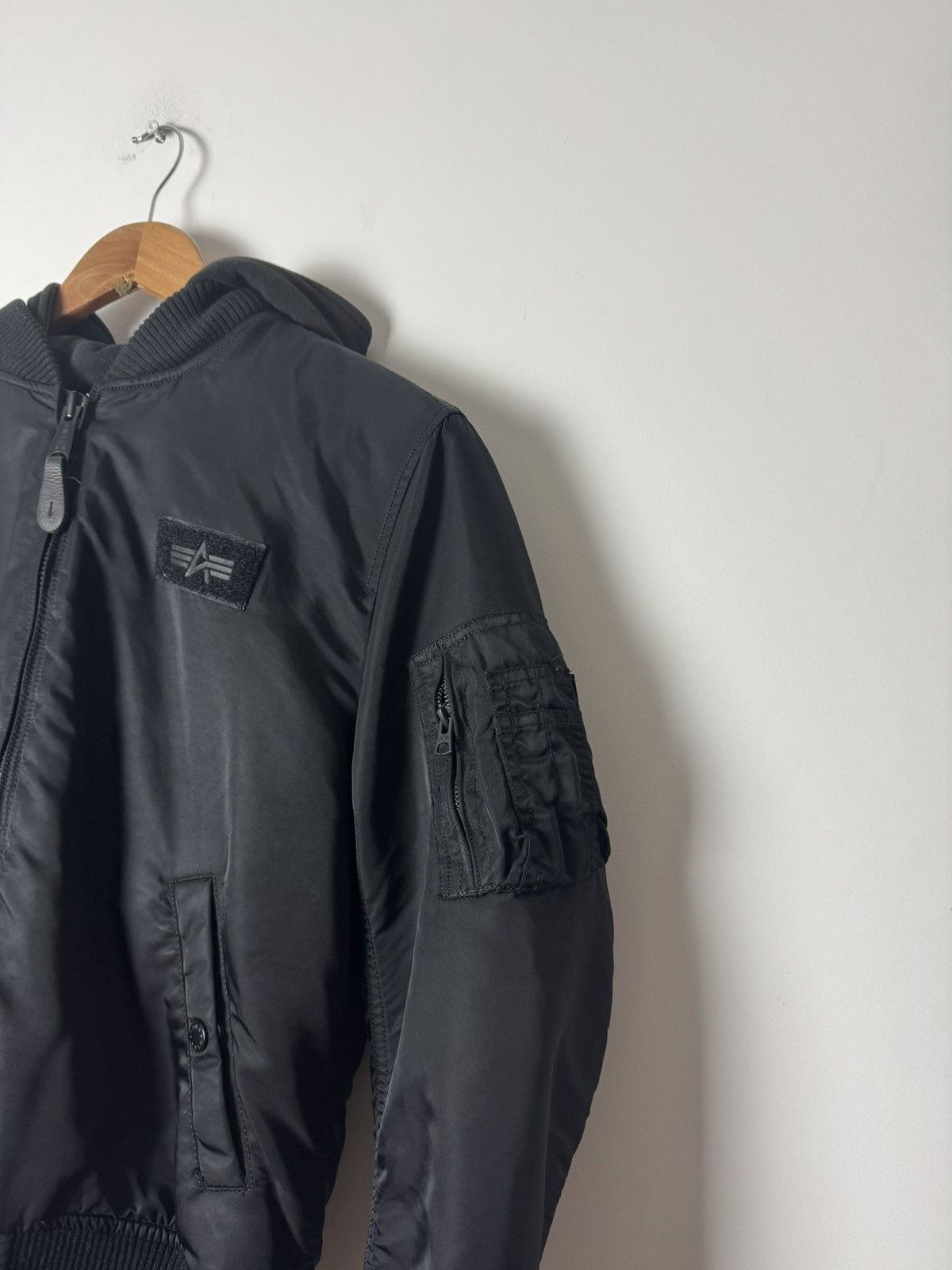Alpha Industries Alpha Industries Hooded MA-1 Bomber Jacket Black Logo Back Size US S / EU 44-46 / 1 - 5 Thumbnail