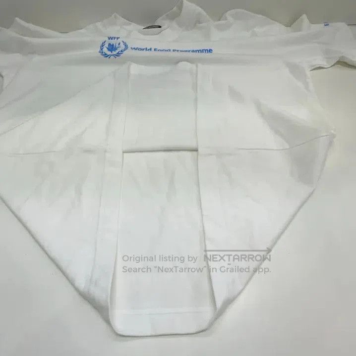 Balenciaga Balenciaga World Food Programme Logo T. Size US M / EU 48-50 / 2 - 8 Thumbnail