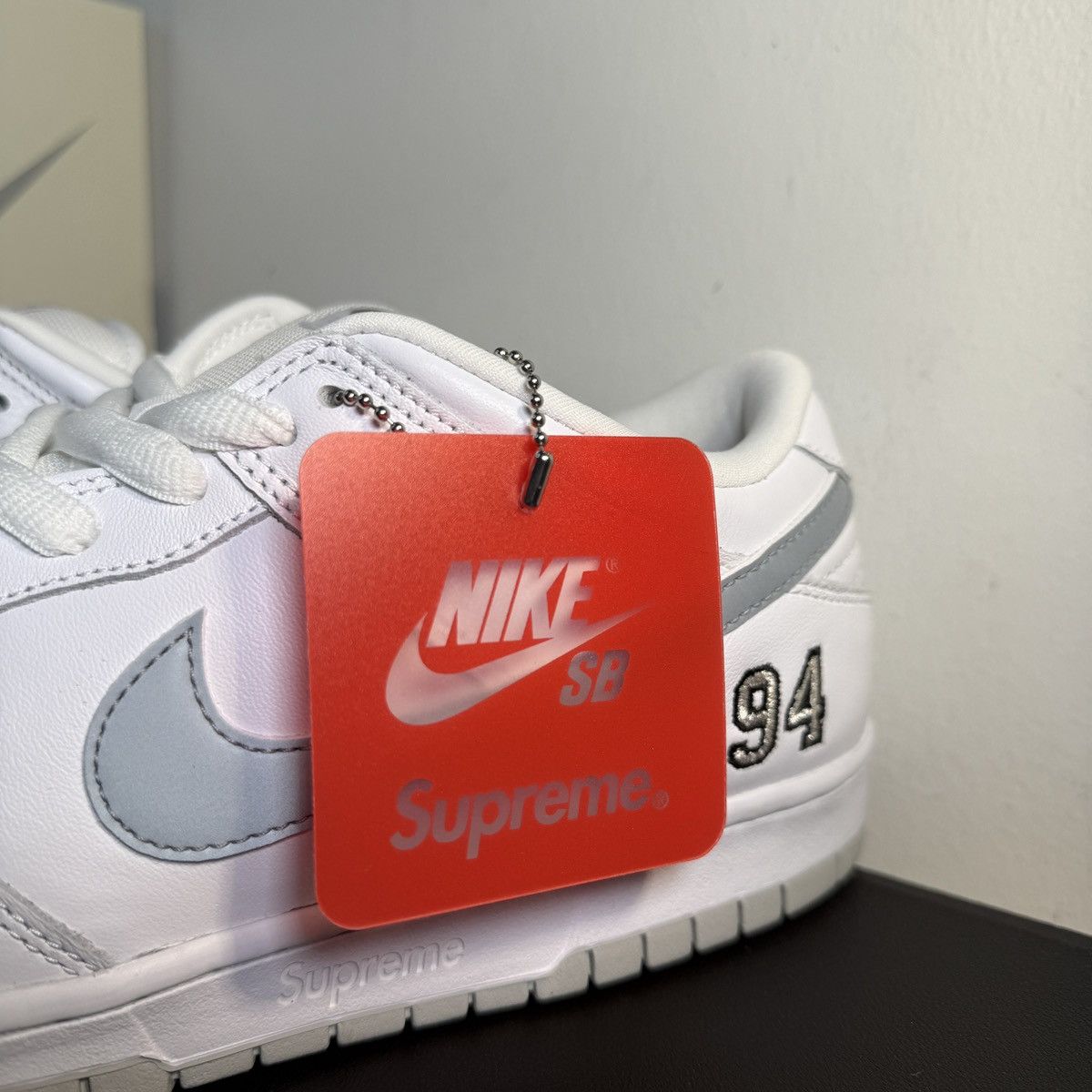 Nike × Supreme Brand New Nike SB Supreme Low Top Dunks White Size US 11 / EU 44 - 3 Thumbnail