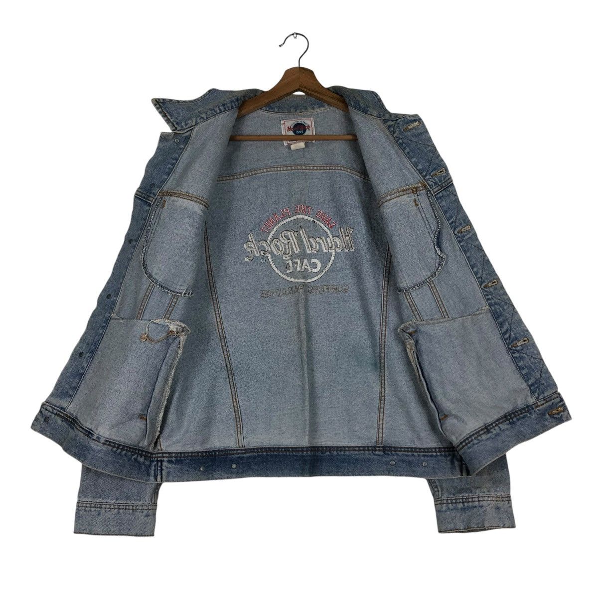 Japanese Brand 🔥VINTAGE DENIM TRUCKER JACKET HARD ROCK CAFE BIG LOGO Size US XL / EU 56 / 4 - 15 Thumbnail