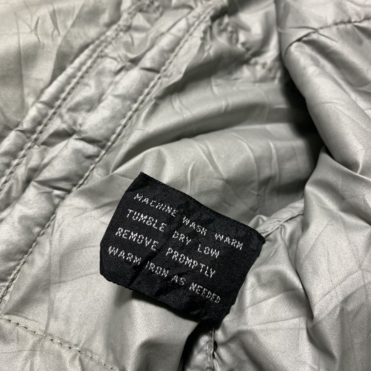 Guess 2000s Guess Vast Puffy Fur Reflective Y2k Winter Style Size US M / EU 48-50 / 2 - 10 Thumbnail