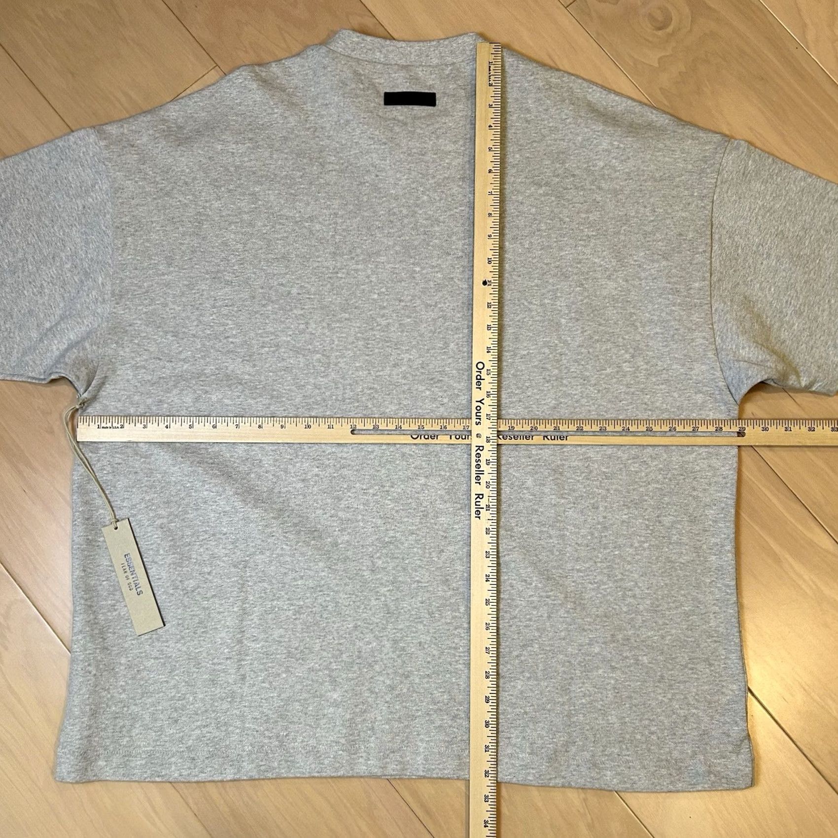 Vintage FEAR OF GOD ESSENTIALS Heavy Jersey Crew Tee Grey Short Sleeve Men’s Large Size US L / EU 52-54 / 3 - 8 Thumbnail