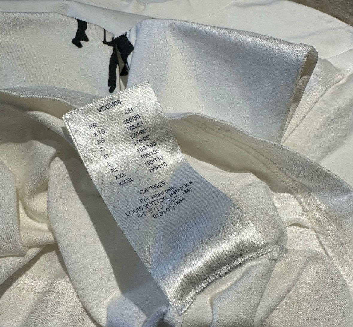 Louis Vuitton Louis Vuitton White paratrooper short sleeve 2501-Nextarrow Size US S / EU 44-46 / 1 - 6 Thumbnail
